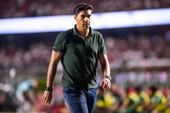 Após a pausa para a Data Fifa, o Palmeiras enfrenta o Grêmio sem a presença de Abel Ferreira à beira do gramado Após a pausa para a Data Fifa, o Palmeiras enfrenta o Grêmio sem a presença de Abel Ferreira à beira do gramado