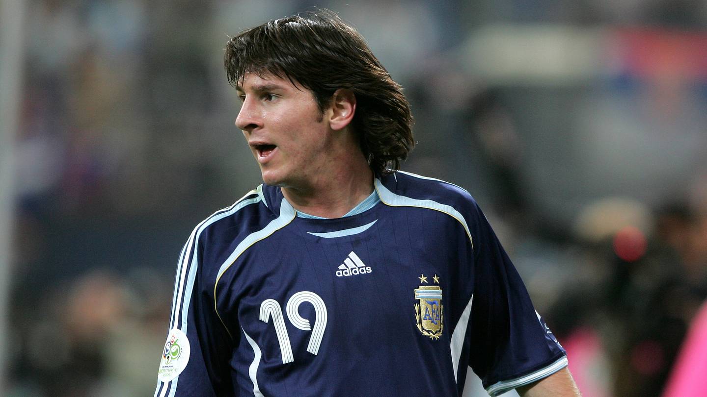 Ranking Argentinas 10 Best Jerseys of All Time: One Iconic Shirt Wins Out - Sports Illustrated thumbnail
