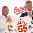 Stephen Vogt made the ultimate gesture at ex-Guardians coach's managerial intro