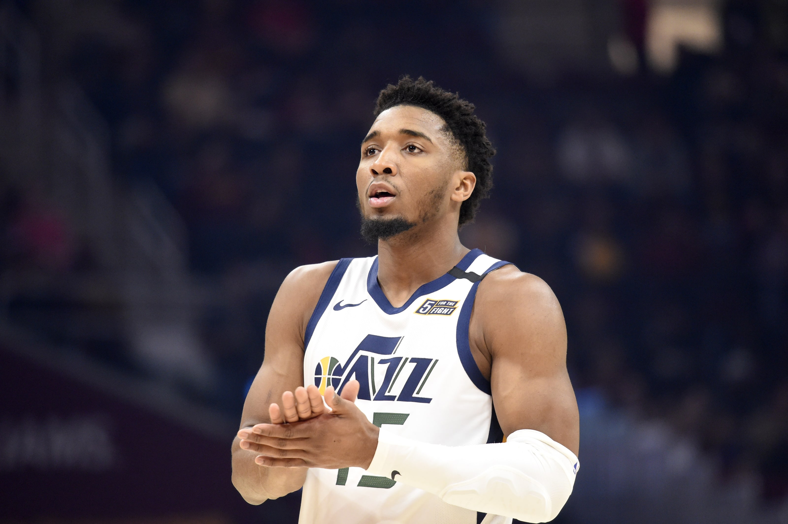Here's a Donovan Mitchell jersey swap I made in the Cavs new