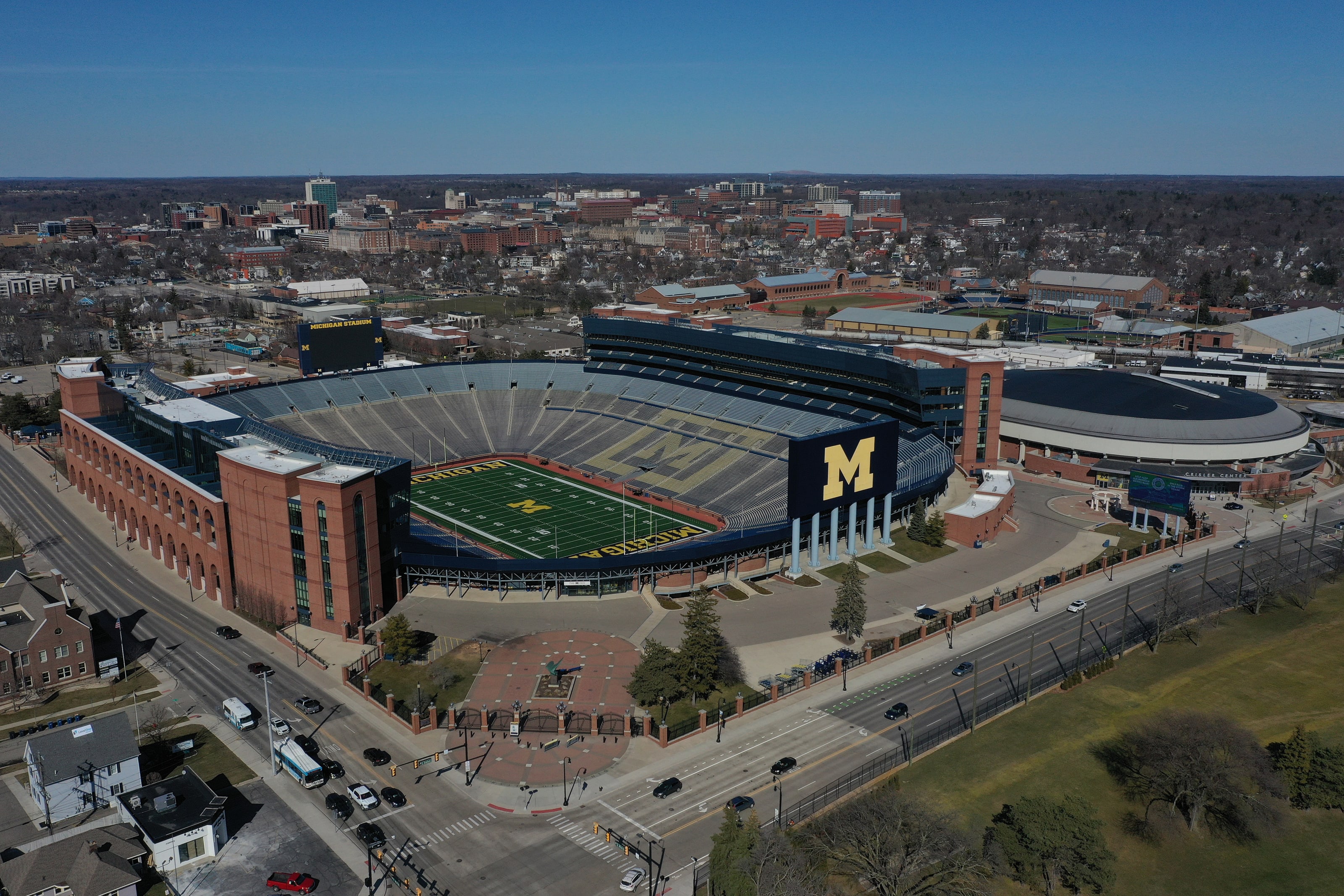 Michigan Football: To play with or without fans inside the stadiums