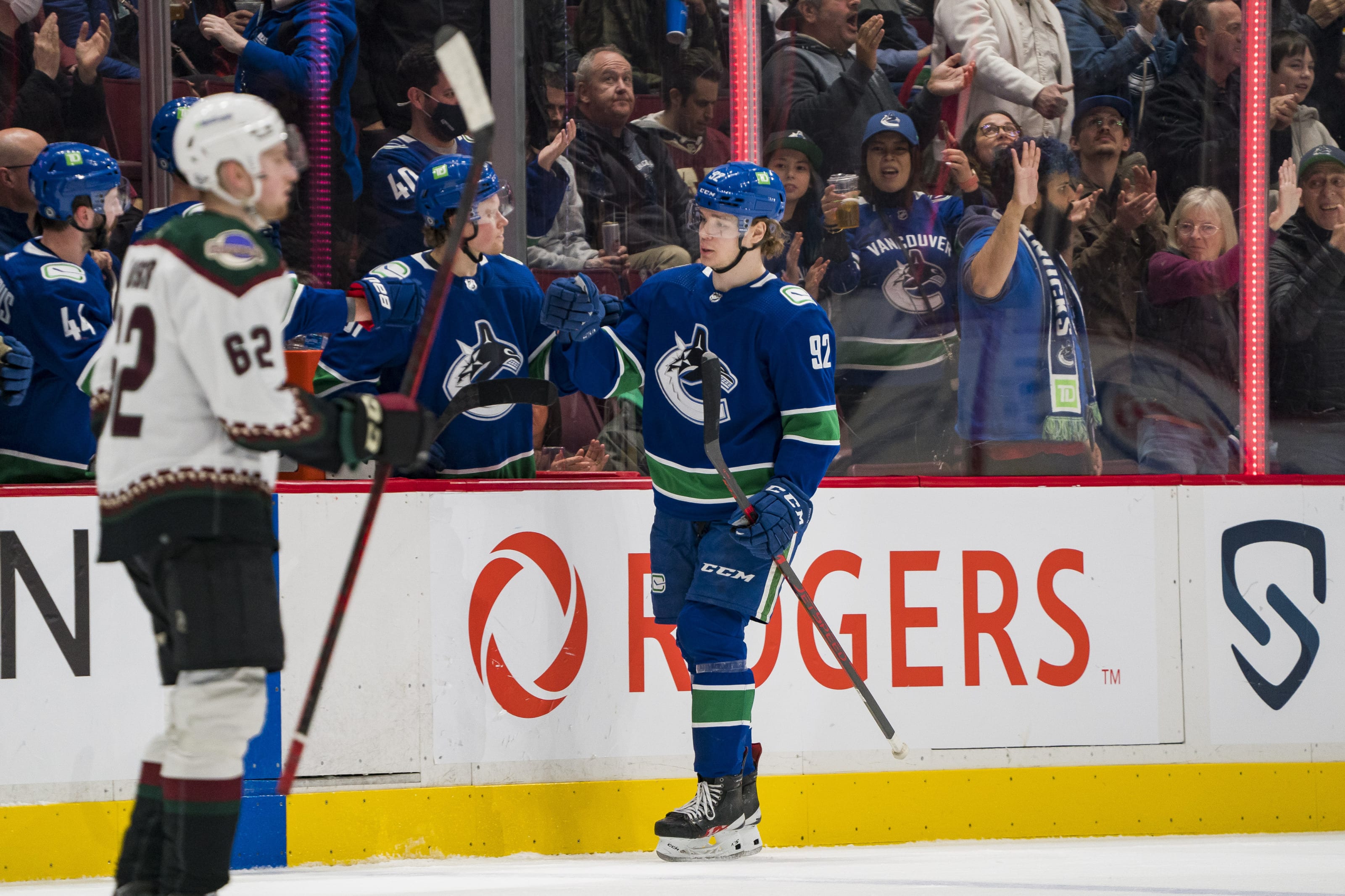Canucks score seven times, extend streak to five games Page 2