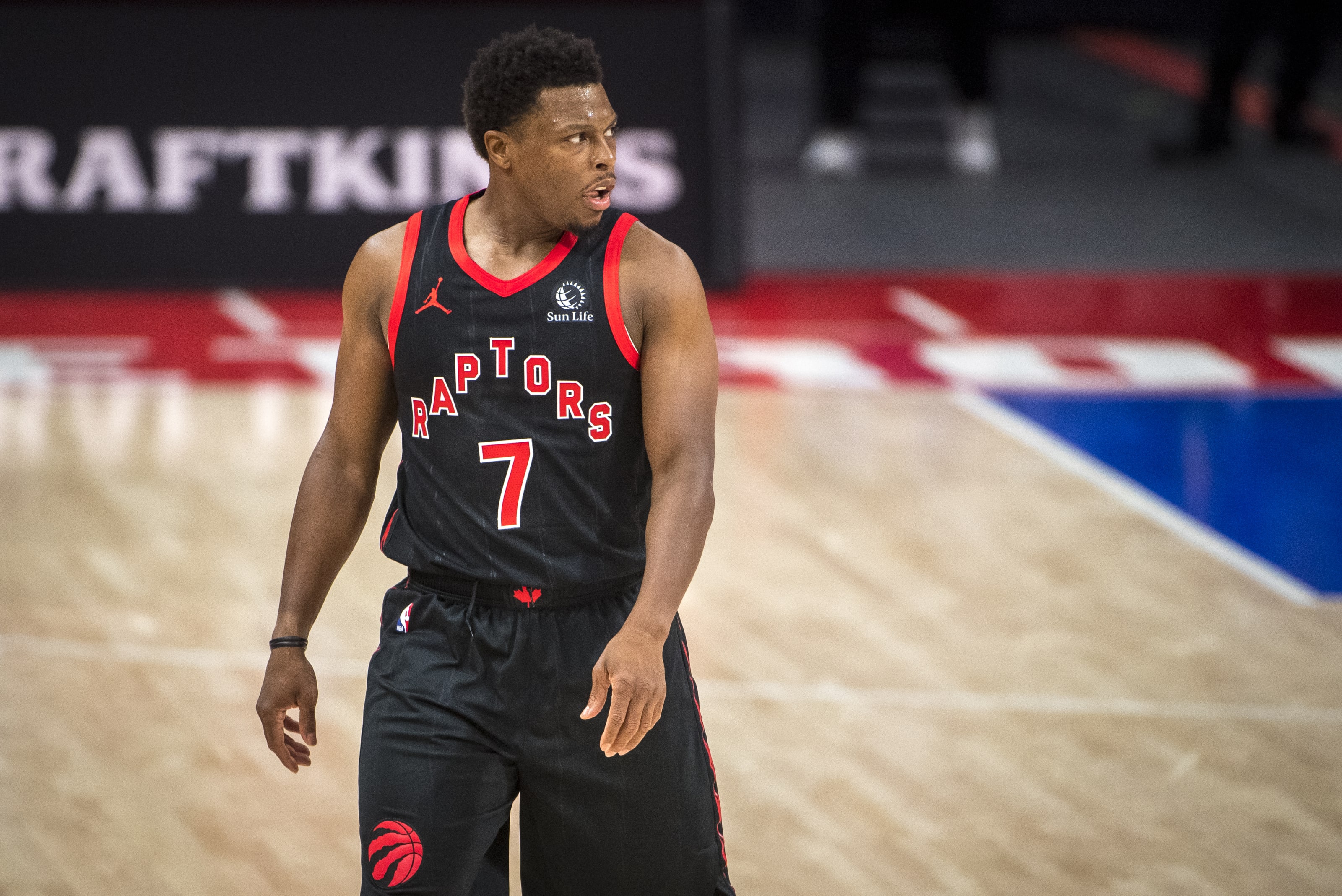 Miami Heat Kyle Lowry signs with Heat on threeyear deal
