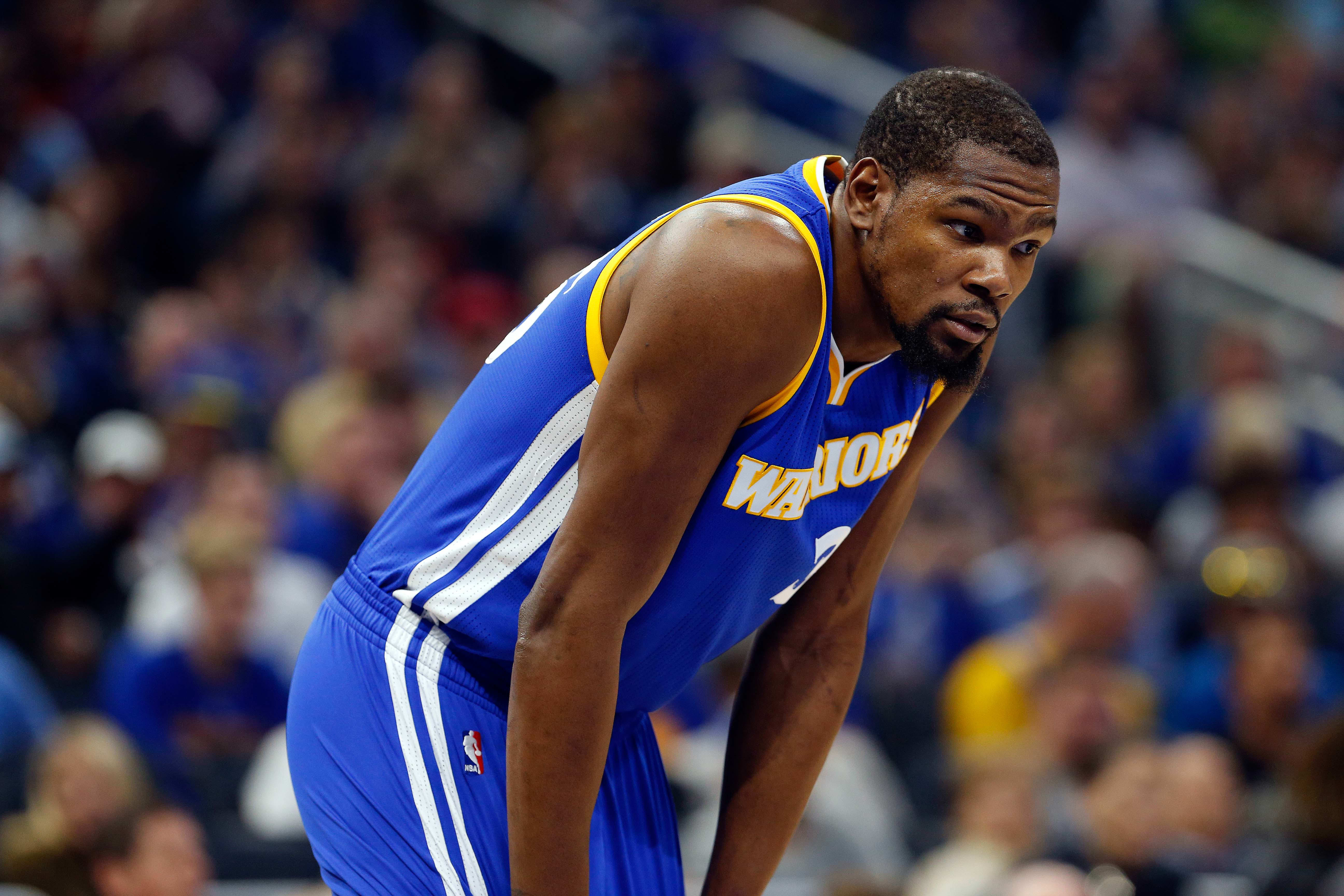 Warriors' Kevin Durant Out at Least Four Weeks With Knee Injury - The New  York Times