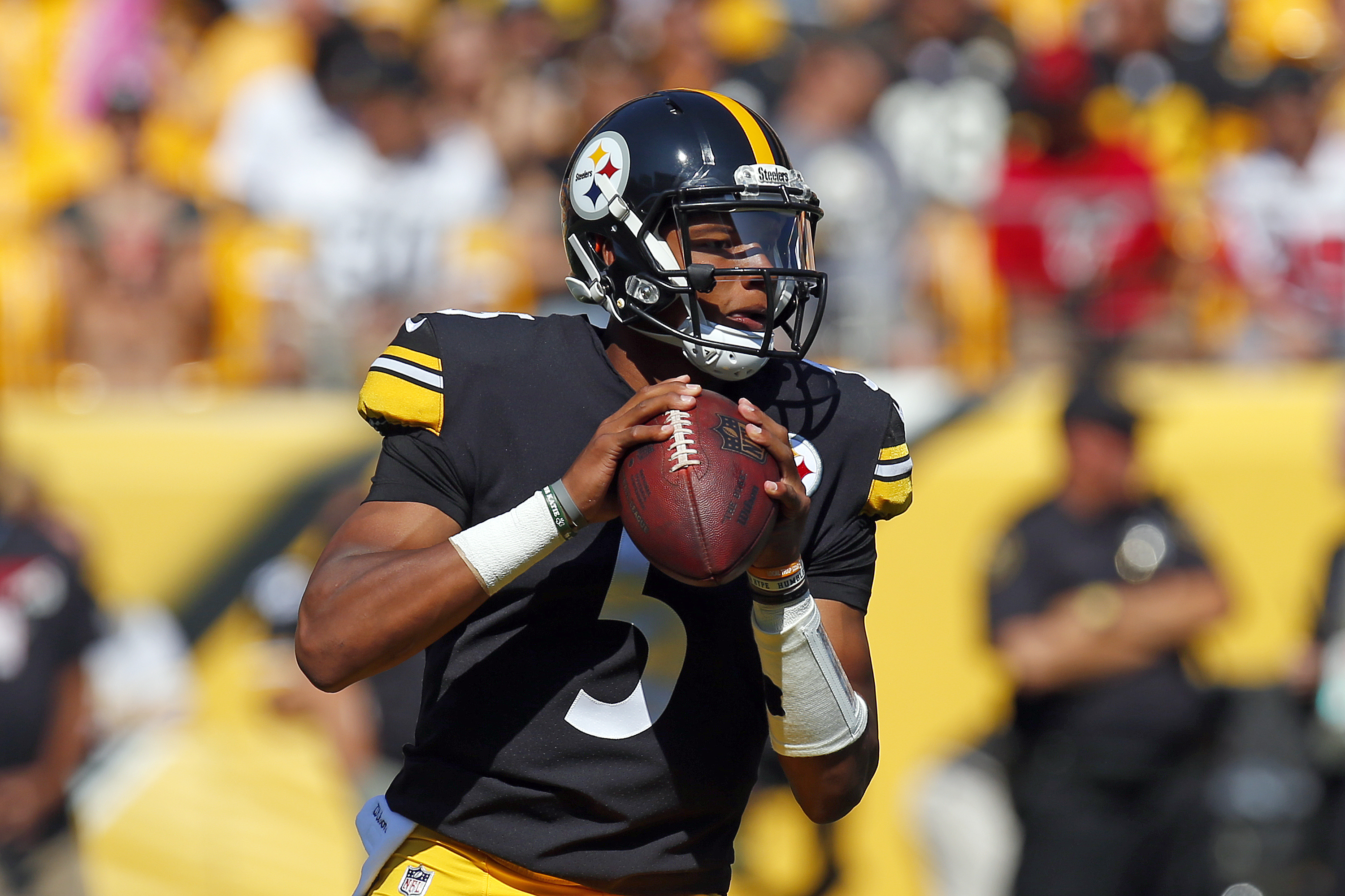 Former Pittsburgh Steelers QB Joshua Dobbs expected to start for