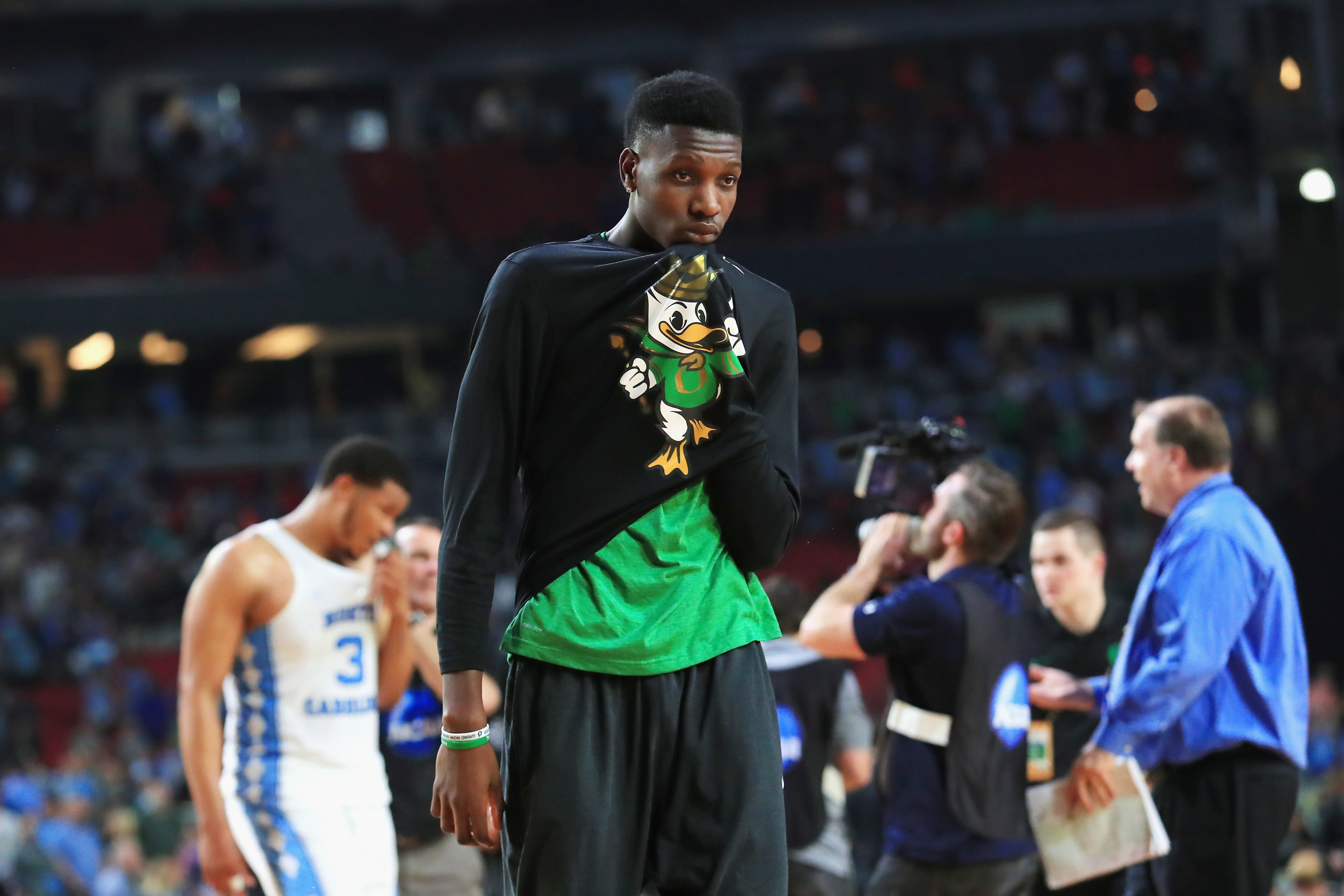 Chris Boucher of Oregon out for rest of season with torn ACL - ESPN