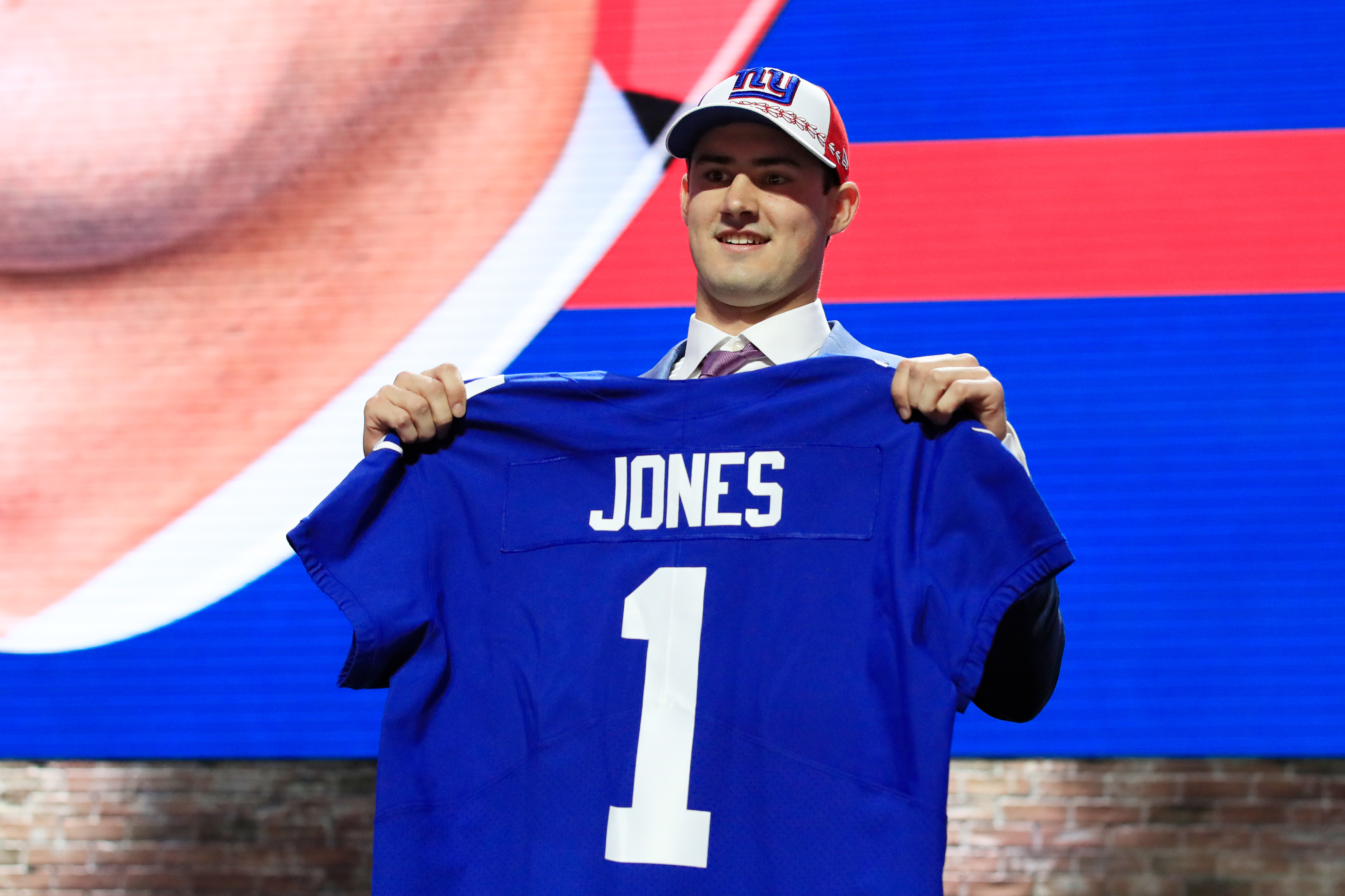 Daniel Jones signs his rookie contract with the New York Giants