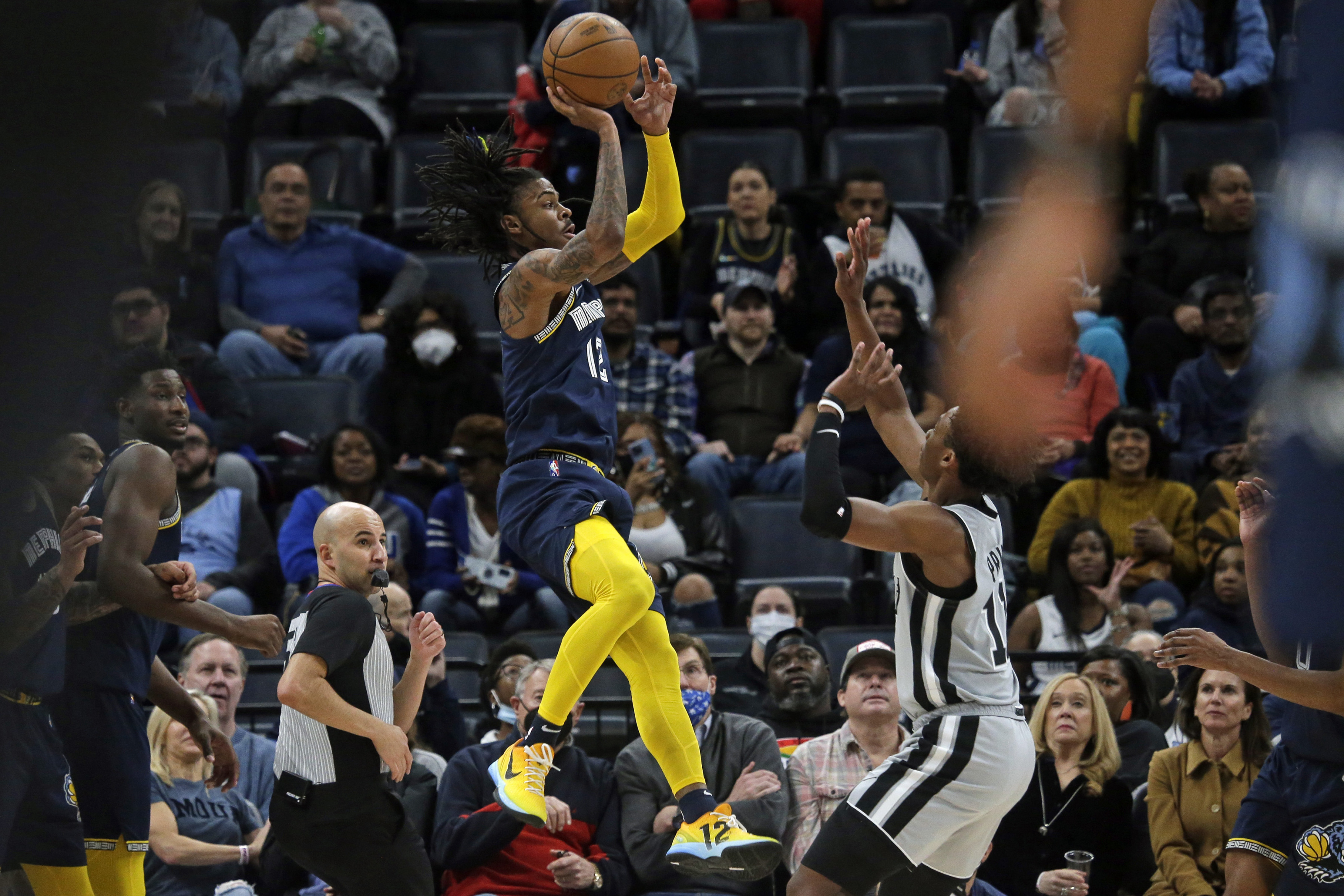 Ja Morant hits buzzer beater and dunks over 7ft Poeltl on way to 52-point  game, Memphis Grizzlies