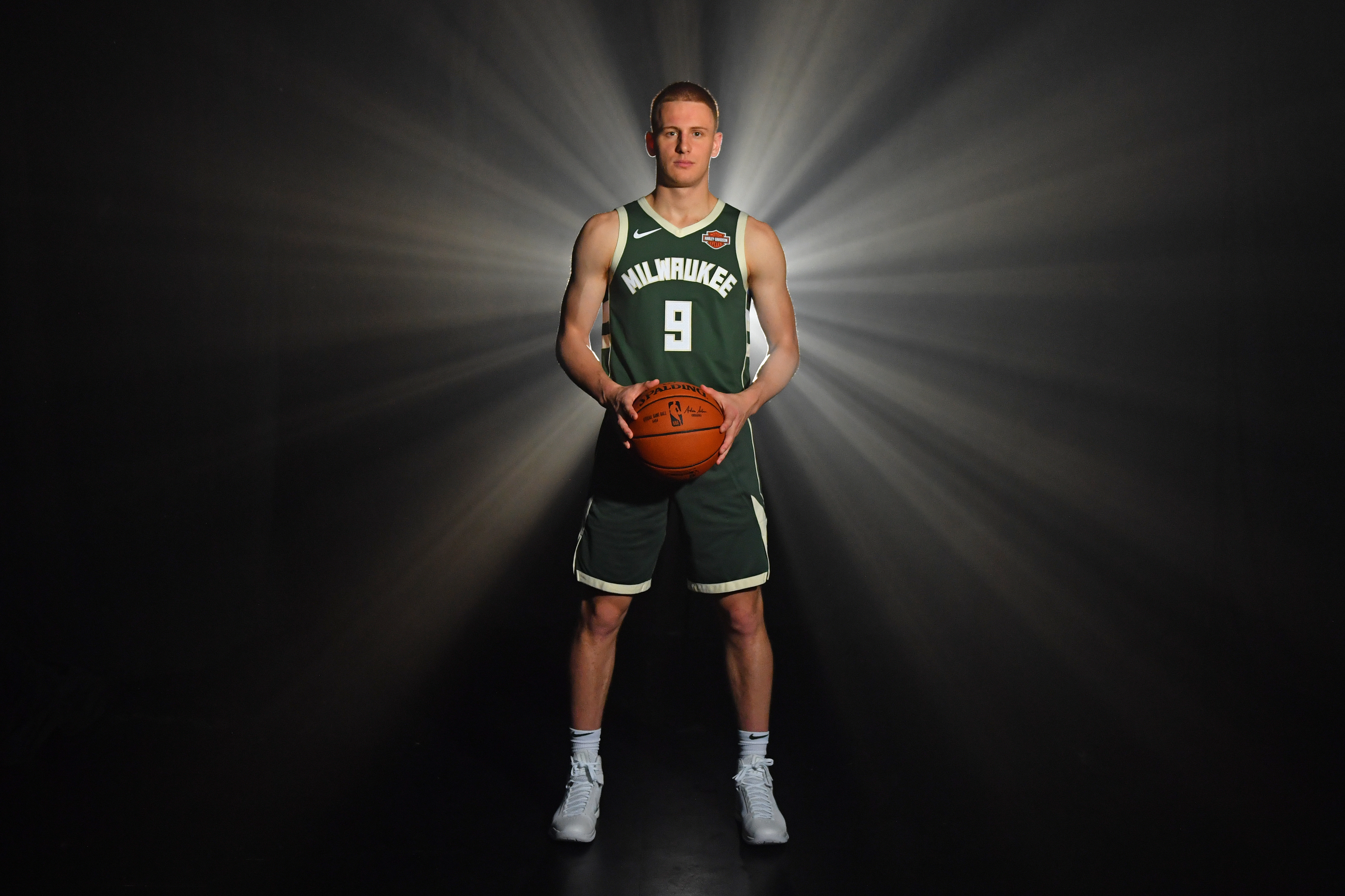 One-on-one with the Milwaukee Bucks' Donte DiVincenzo: 'I can control my  attitude and my effort every day' - The Athletic