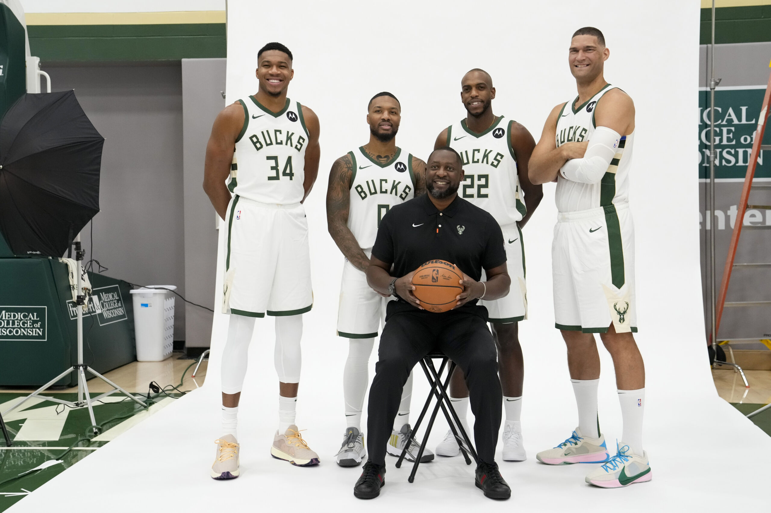 Comparing the Milwaukee Bucks' new roster to the 2022-23 team