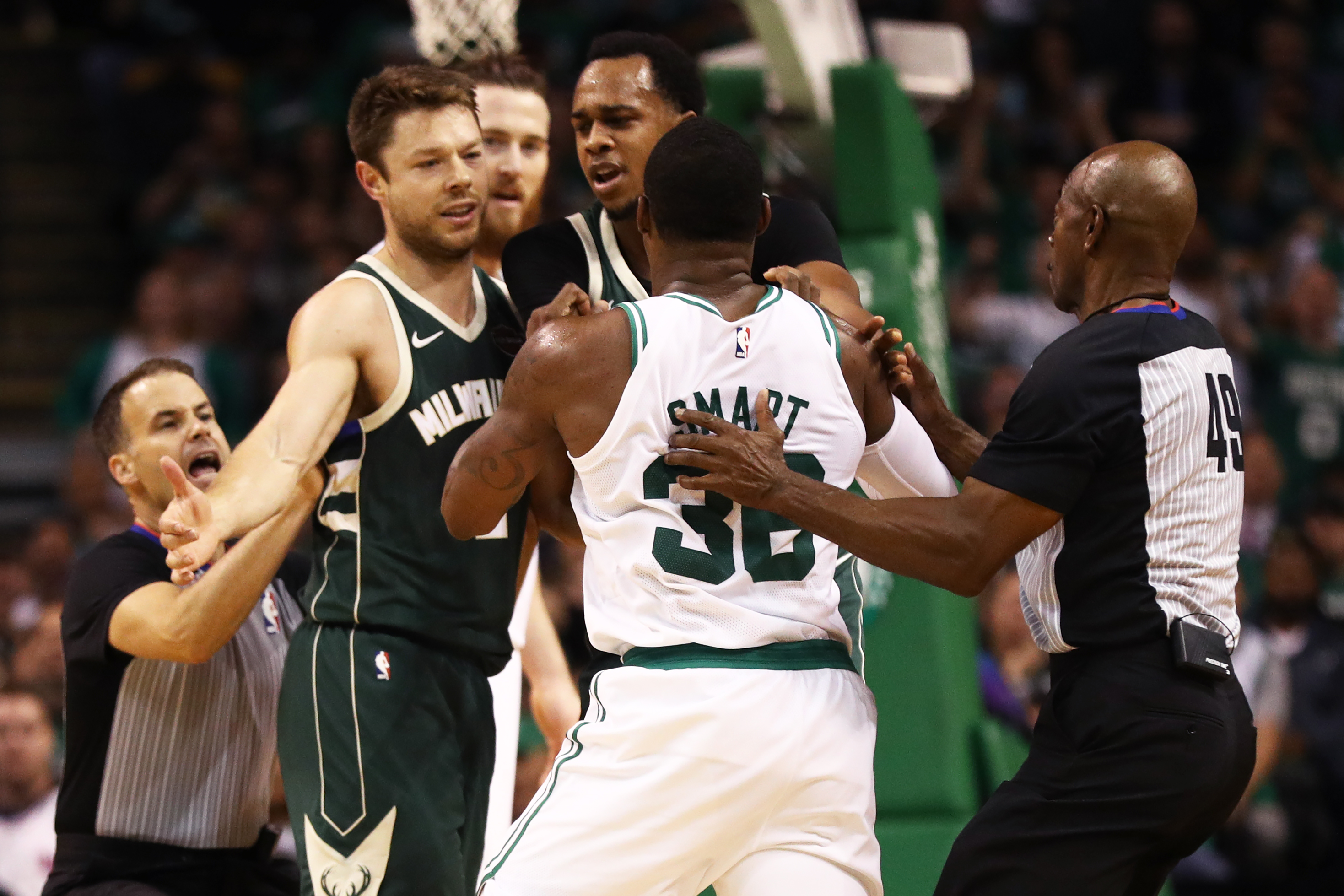 Bucks complete Matthew Dellavedova sign-and-trade, Giannis max deal drops  with cap, Thon Maker debut tonight - Brew Hoop