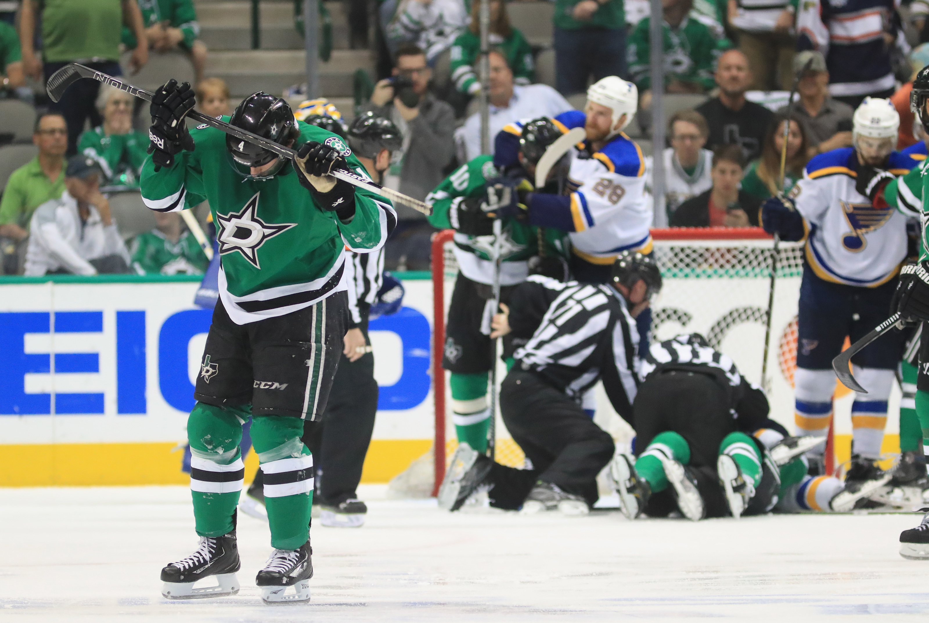 Dallas Stars shoot themselves in the foot losing 4-0 to the St. Louis Blues