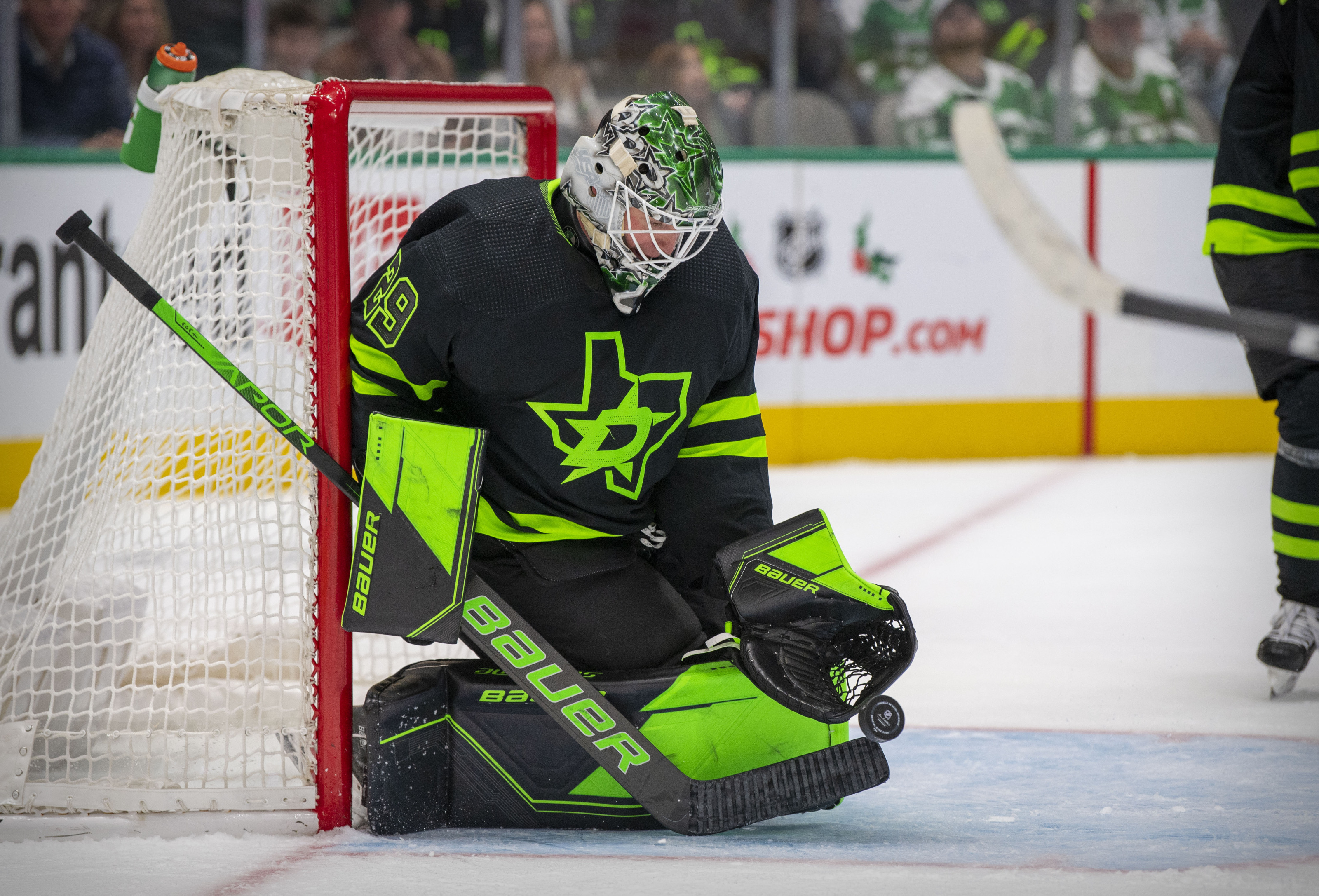 Dallas Stars goaltender Jake Oettinger wearing his new blackout News  Photo - Getty Images