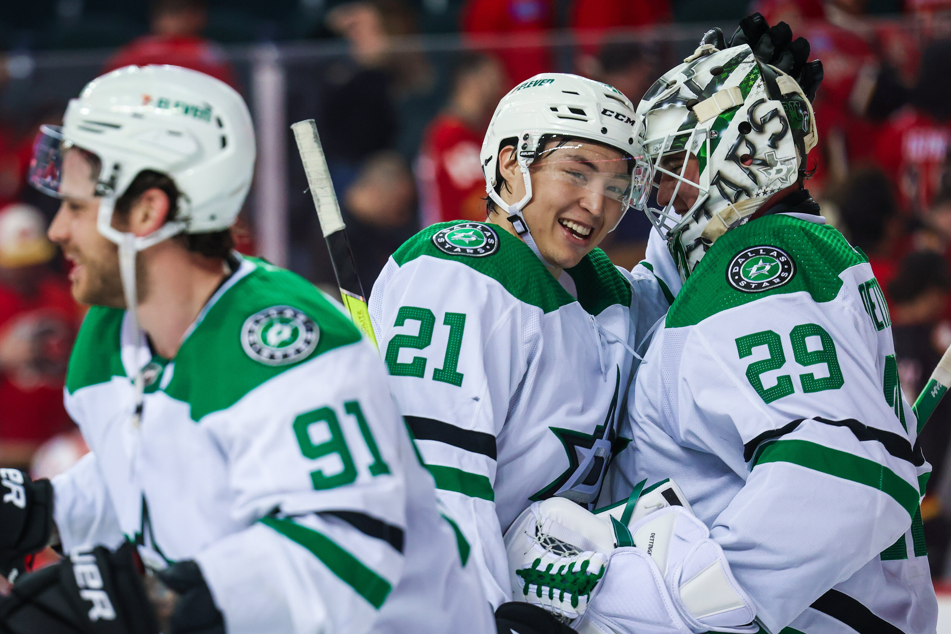 Otter' is staying in Dallas 👀 The Stars have signed goaltender