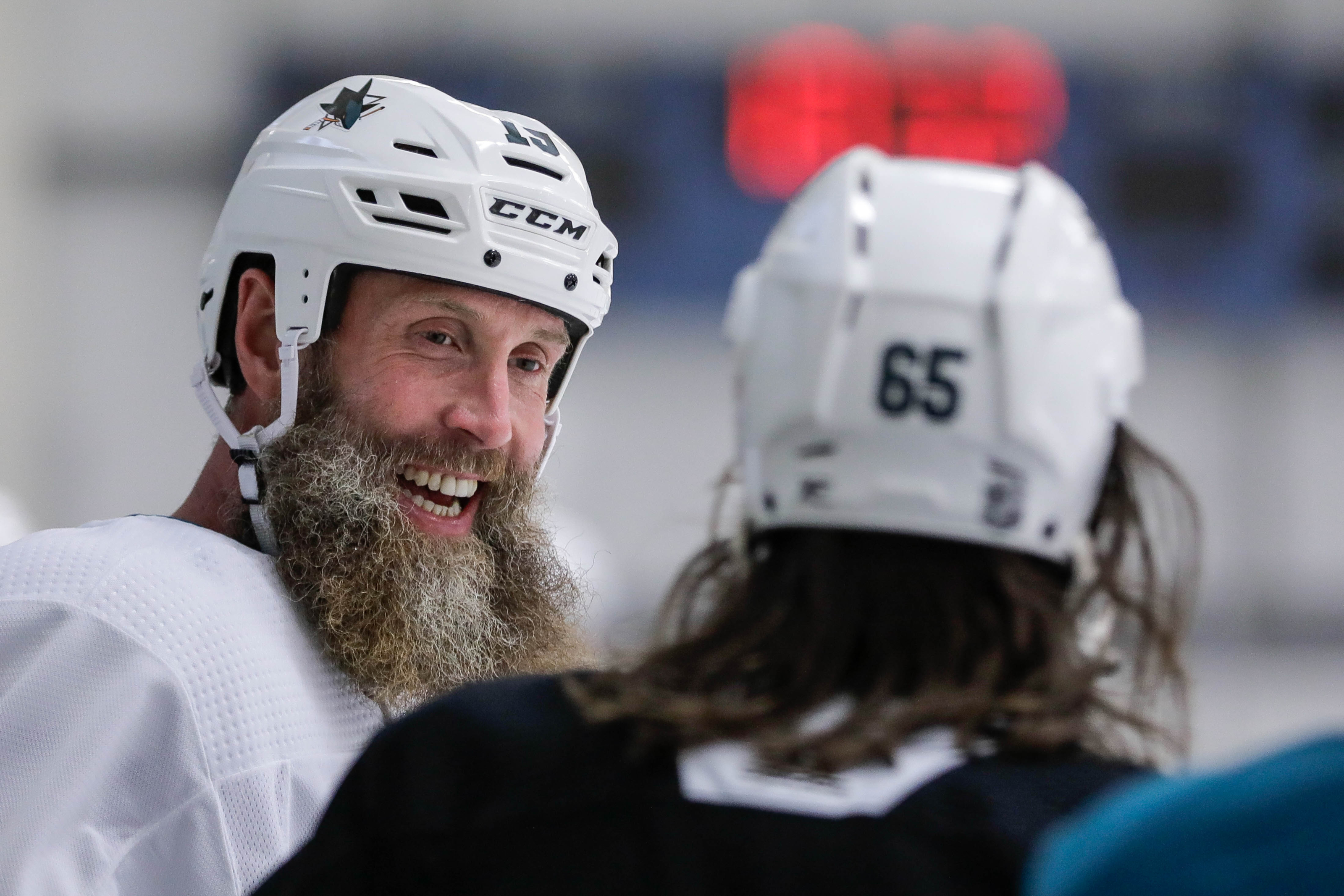 Sharks legend Joe Thornton shaves iconic beard with NHL season