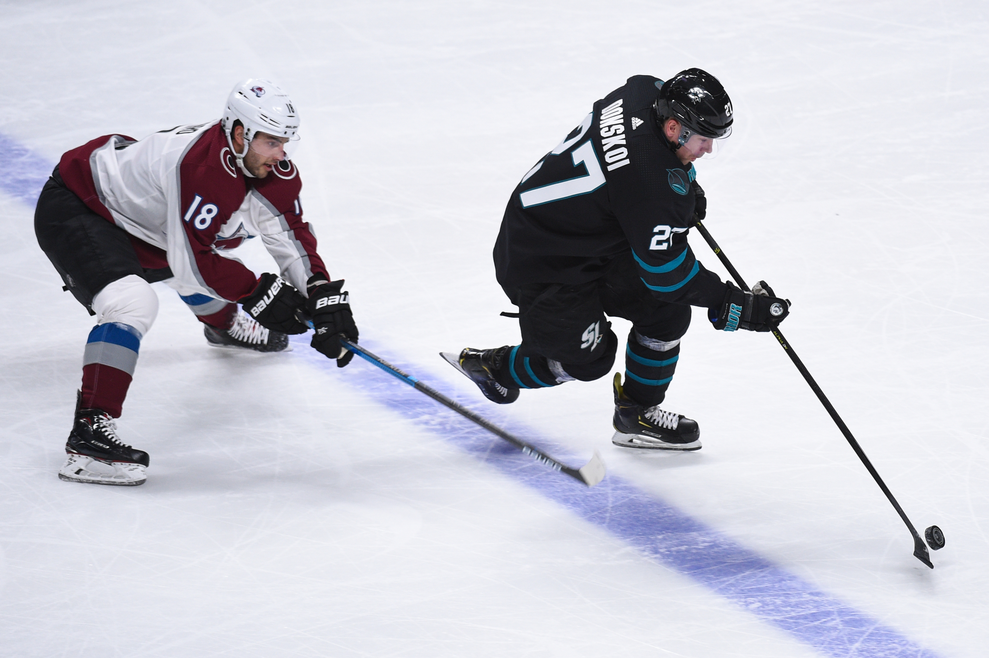 Joonas Donskoi of the Colorado Avalanche skates with the puck ahead News  Photo - Getty Images