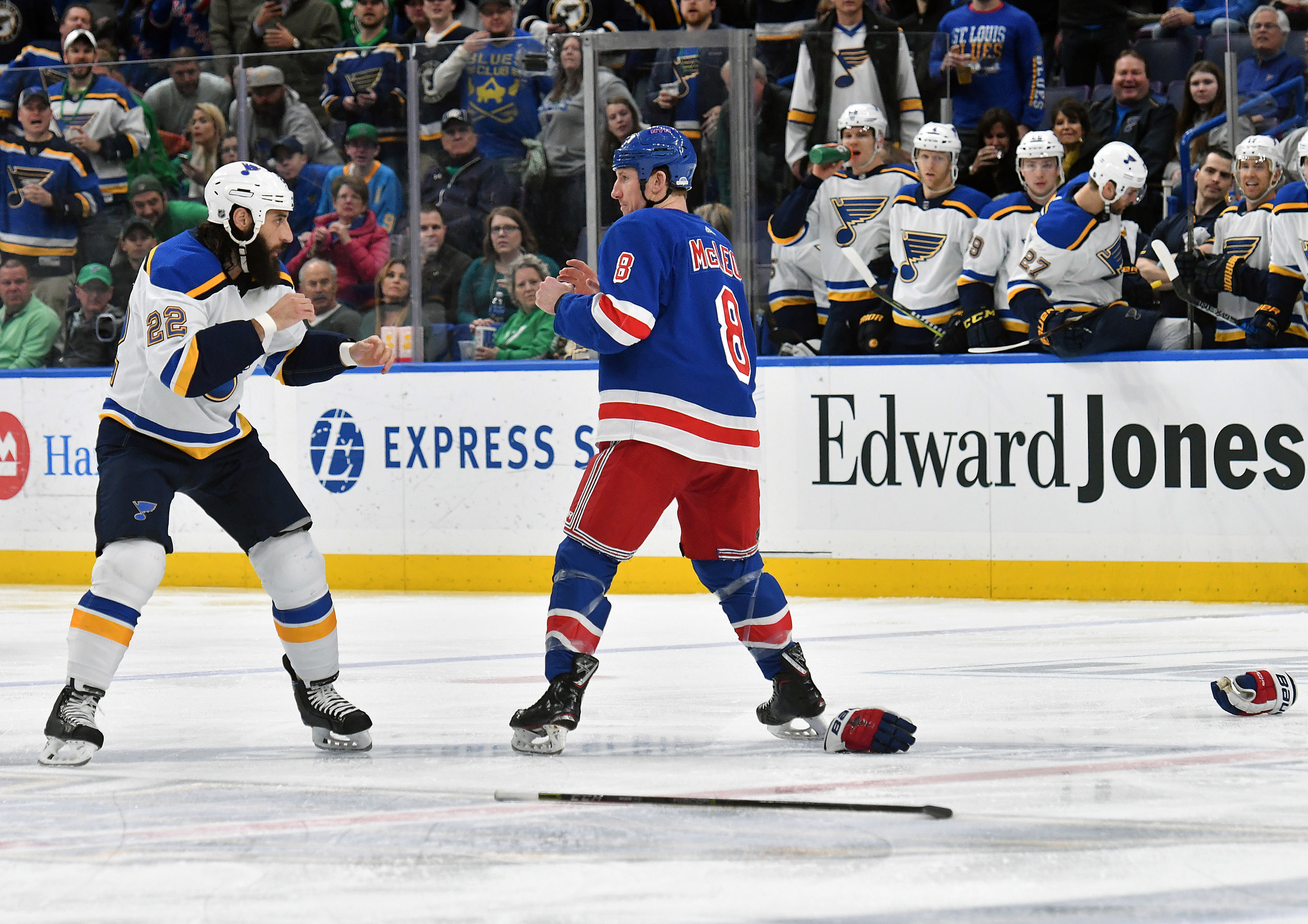 Blues continue to dominate NHL despite being the hunted - Los