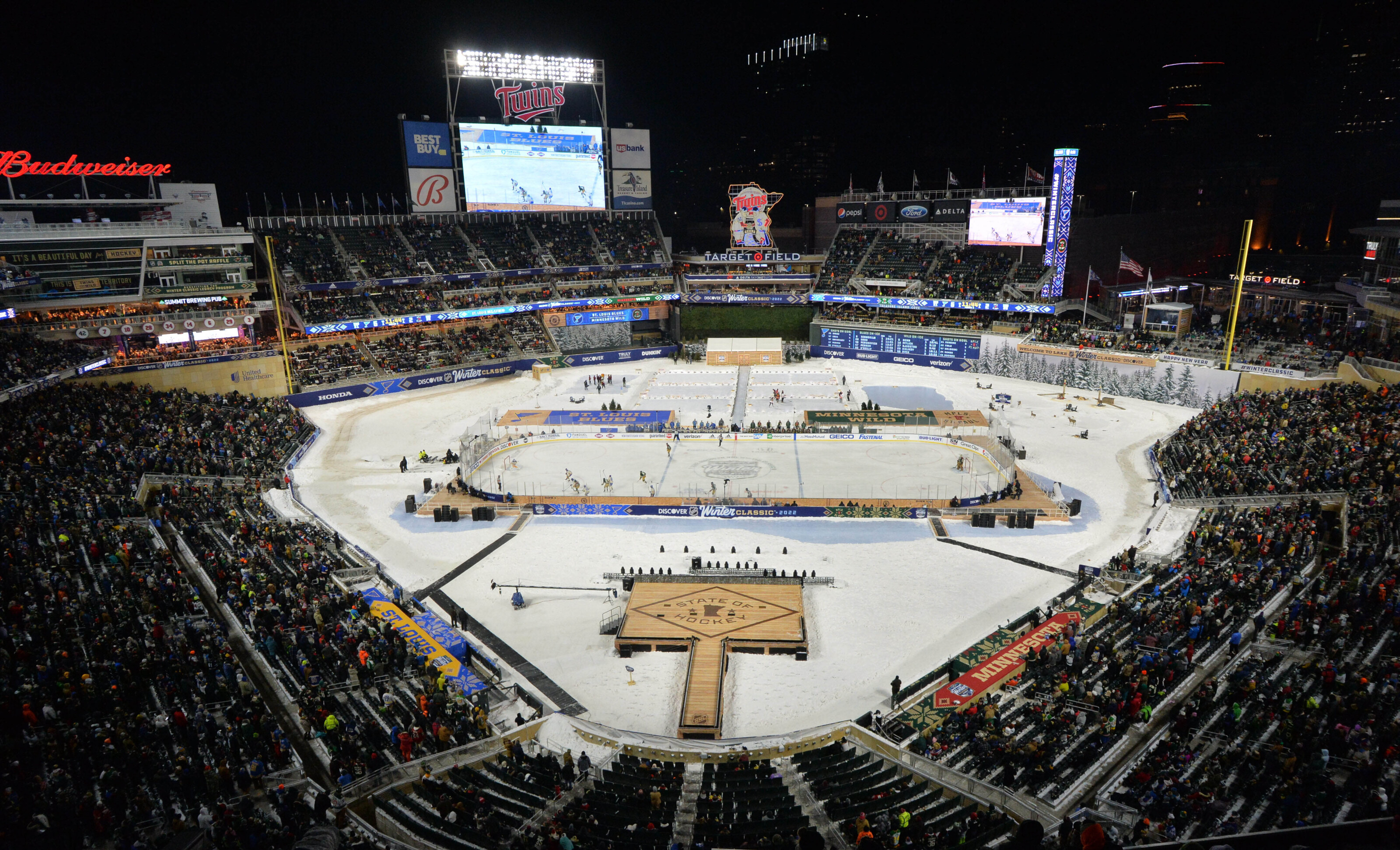Photos: Minnesota Wild fall to St. Louis Blues in frigid Winter Classic at  Target Field