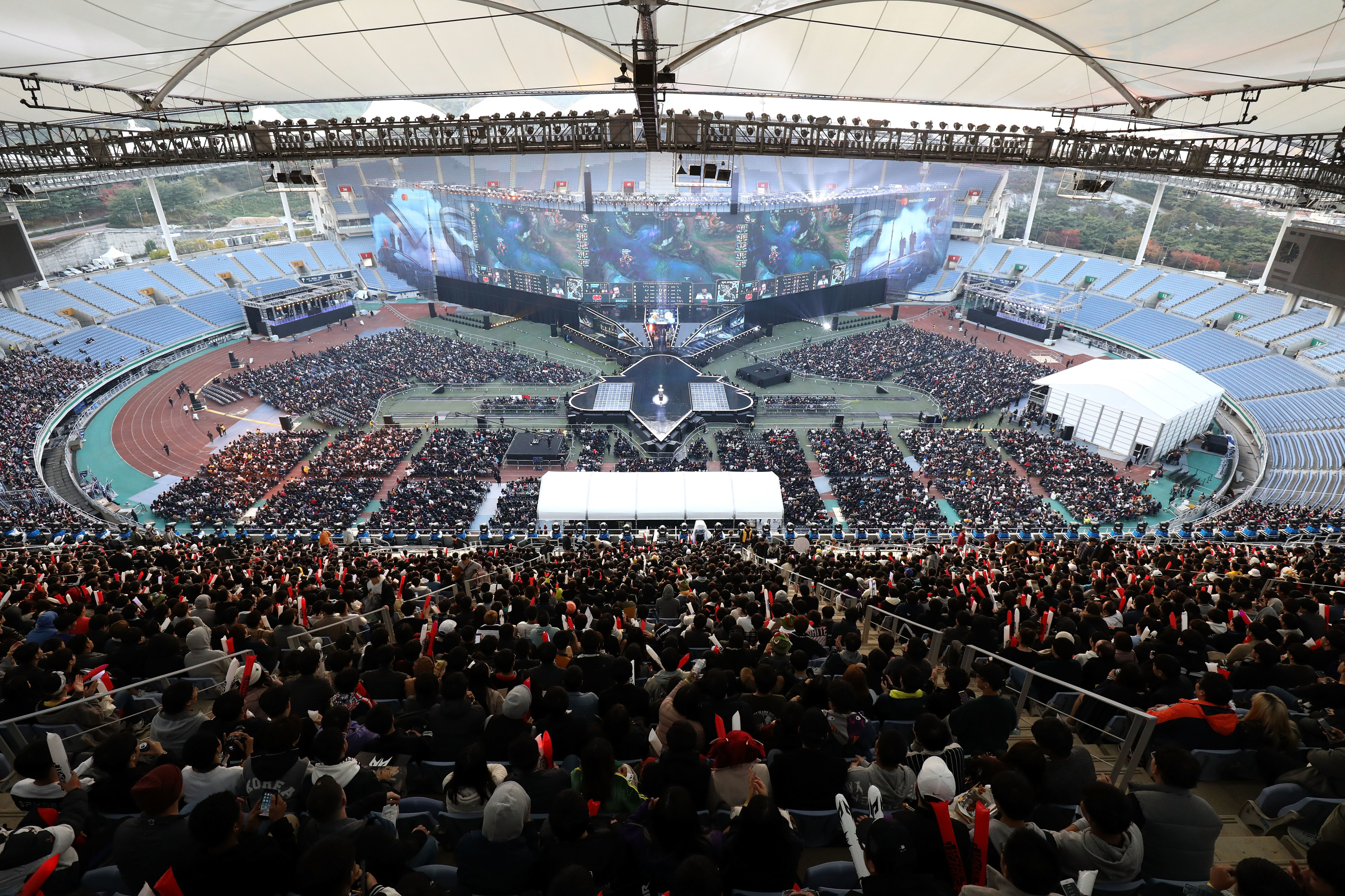 League of Legends Worlds 2019: Semifinal viewership SHATTERS records
