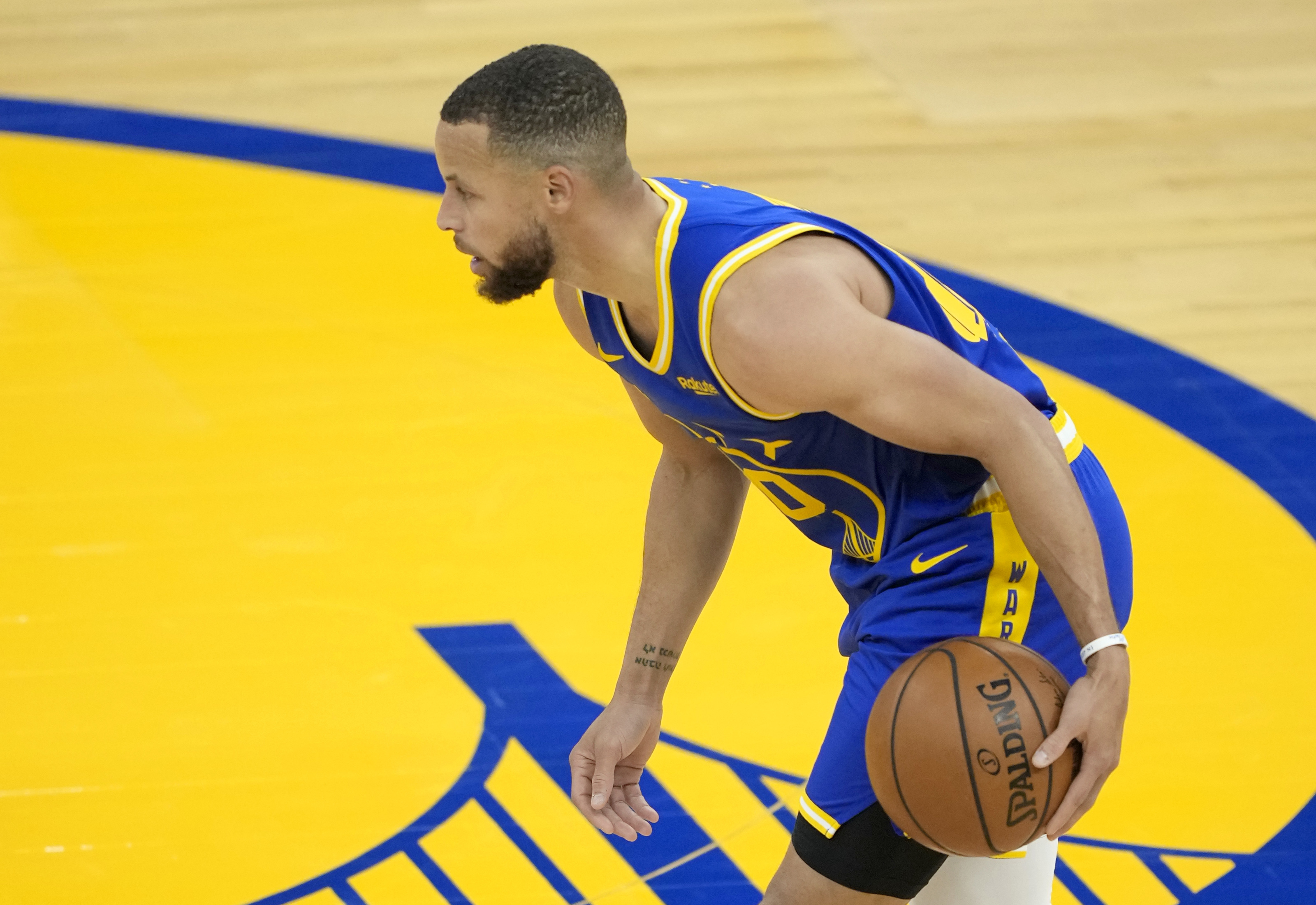 Spalding NBA Player Stephen Curry Basketball - Yellow