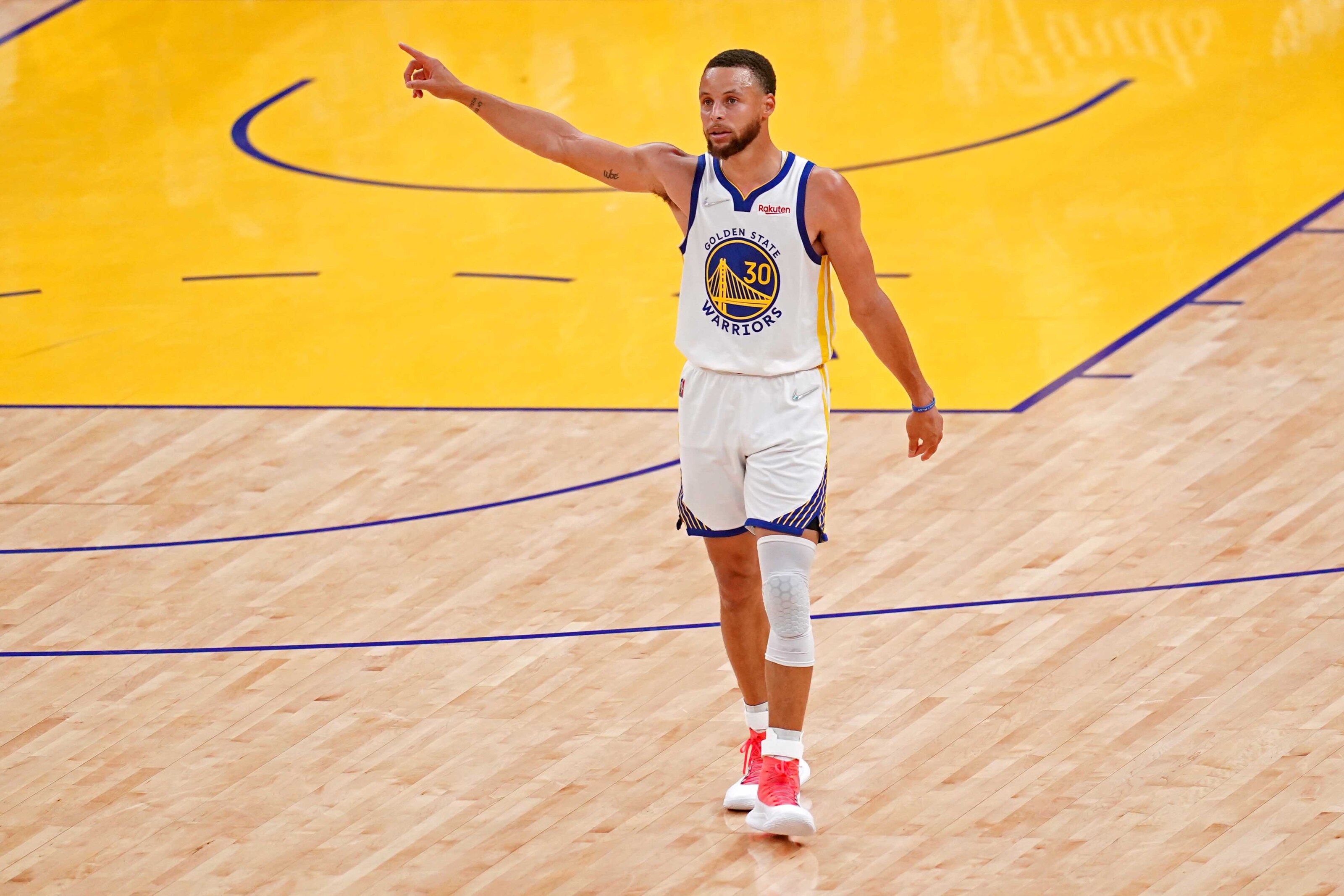 Curry scores 43 to beat Boston Celtics, Golden State Warriors tie