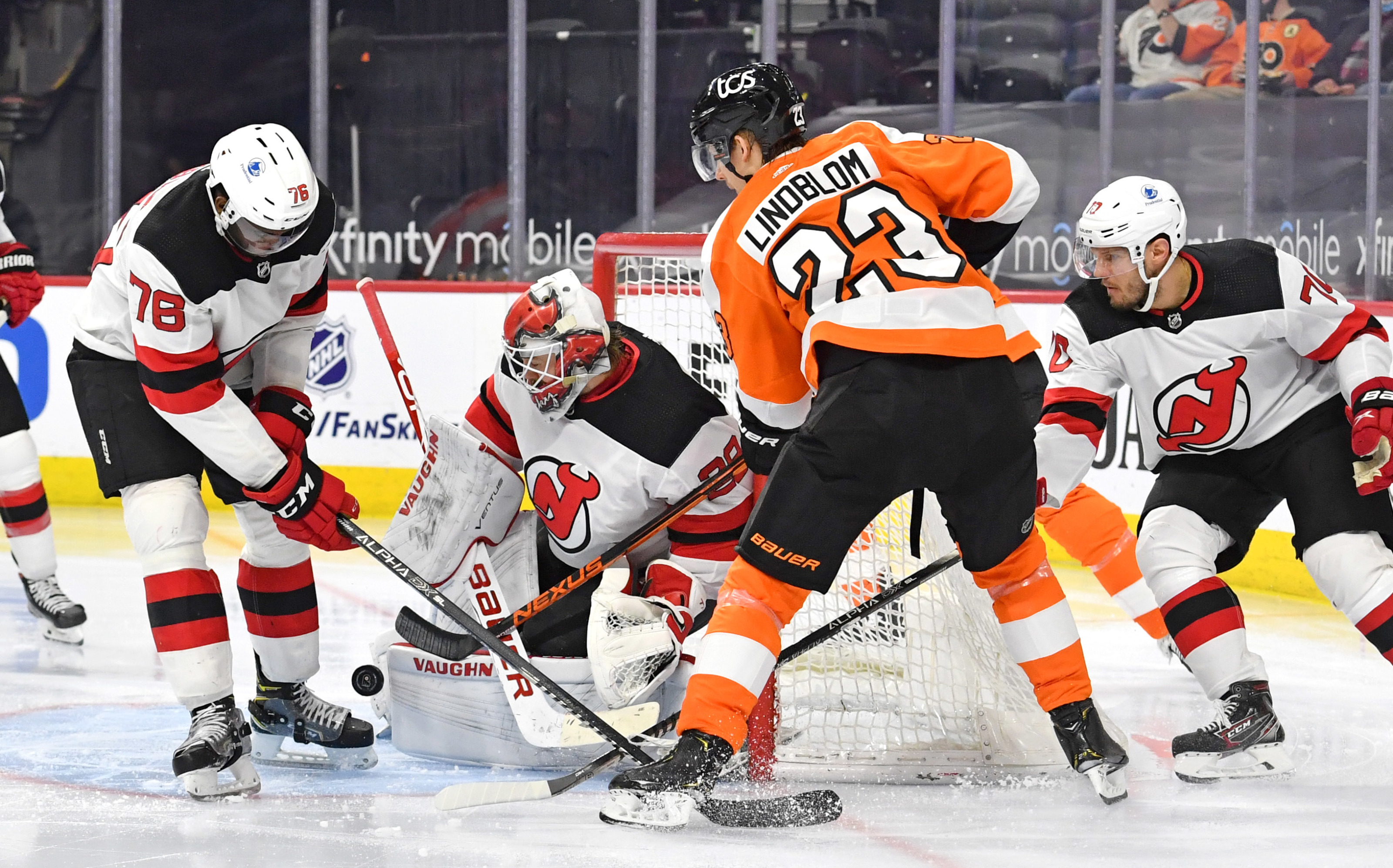 Flyers got their first look at goaltender Carter Hart in overtime loss to  New Jersey