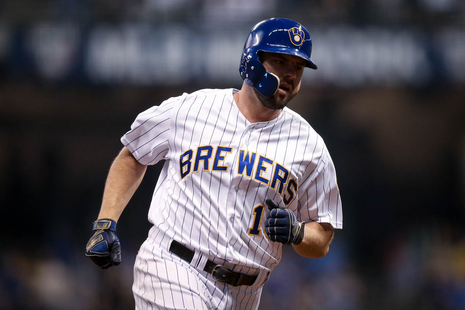 Mike Moustakas traded by Royals to Brewers