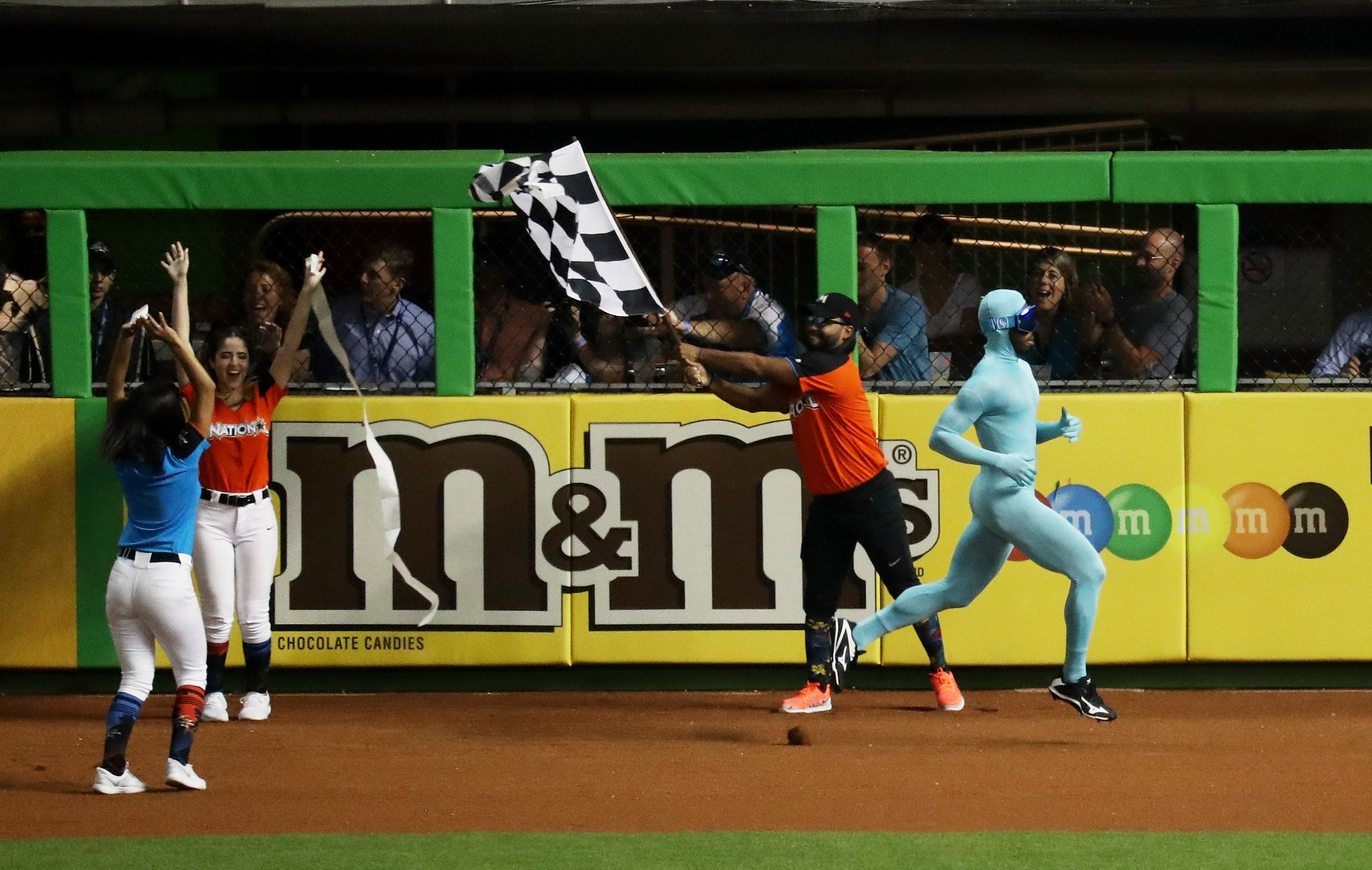 Unsuspecting Braves Fan Beats The Freeze In Epic Race For The Ages