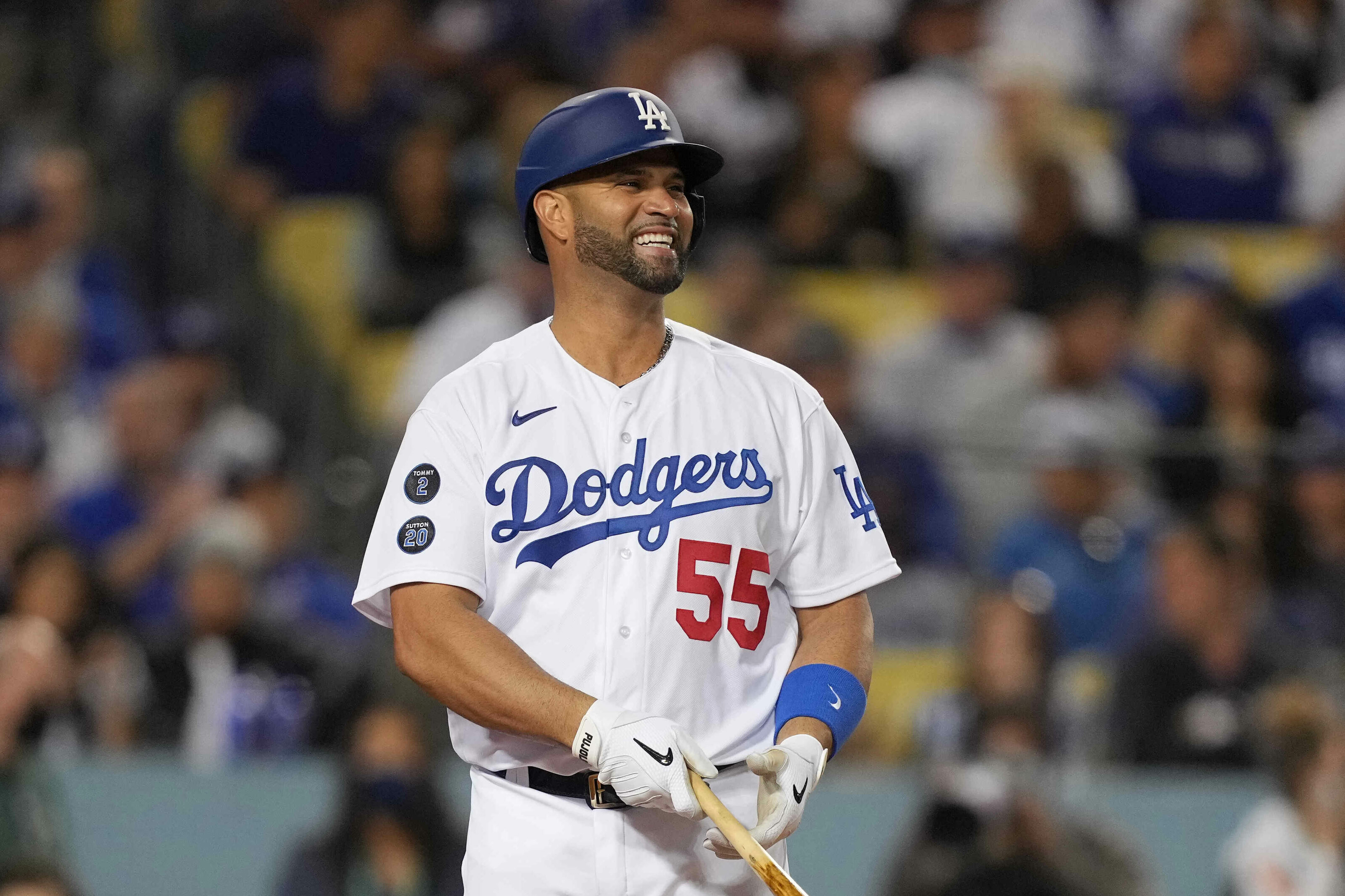Albert Pujols finds a new major-league home, moving crosstown to