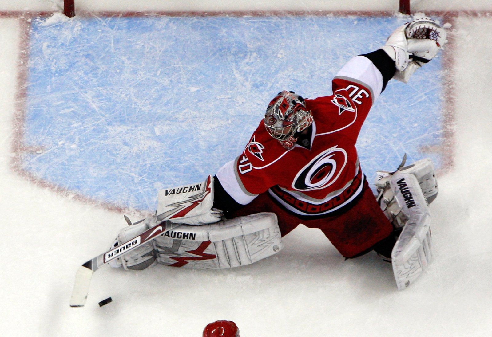Cam Ward retires with Hurricanes after 14 NHL seasons