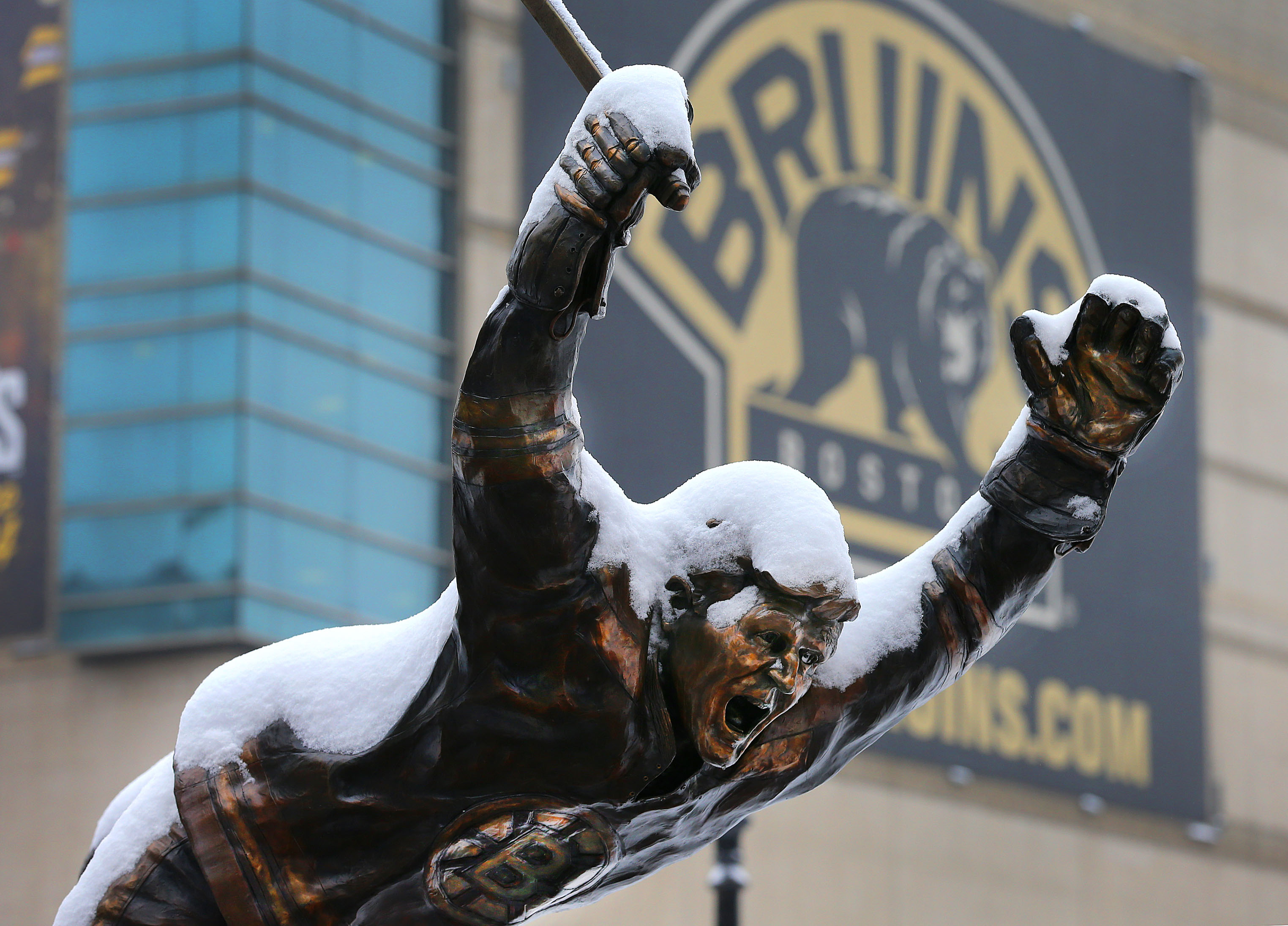 Bobby Orr statue moved to new location at TD Garden