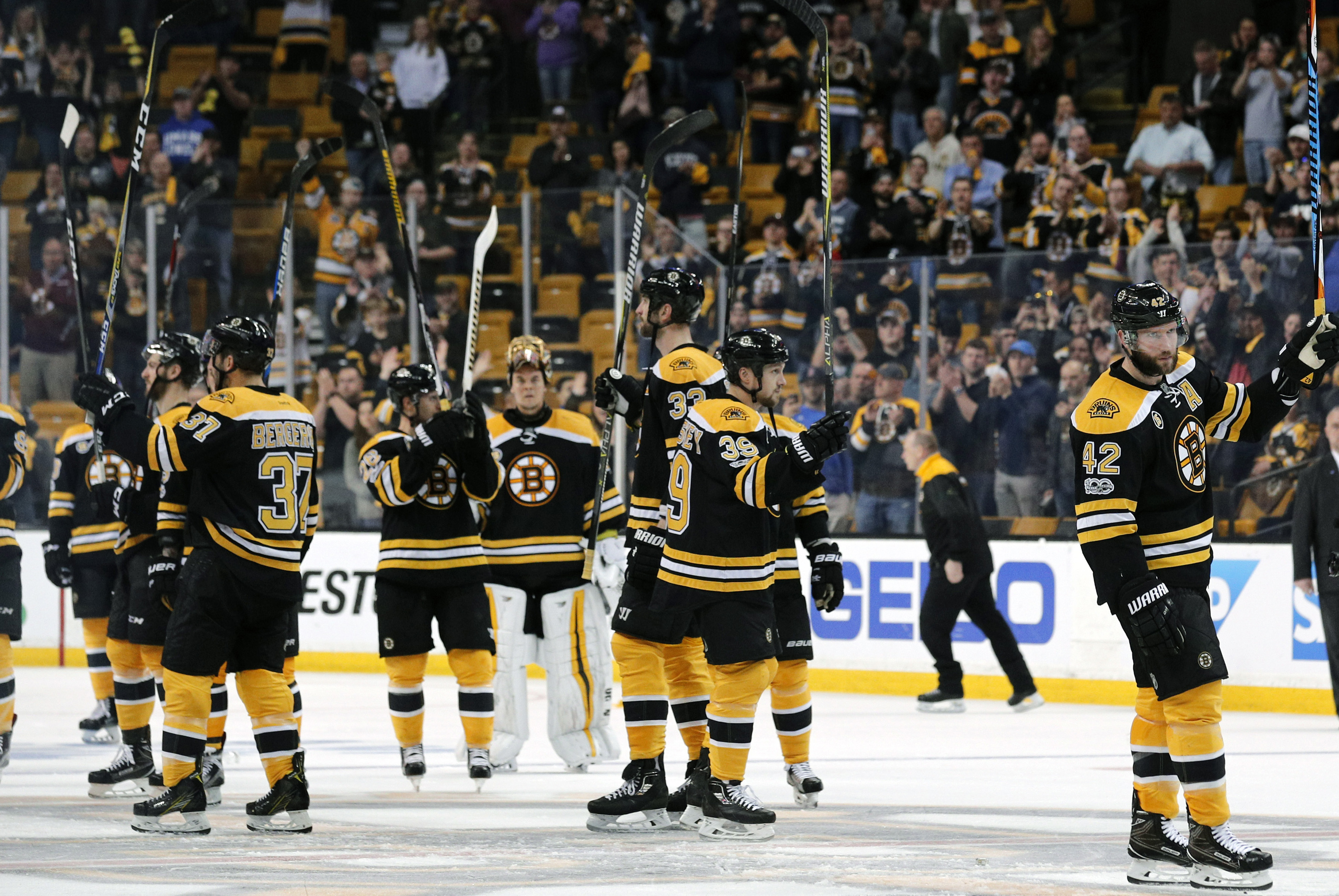 Bruins and Celtics share an arena but not necessarily the same fan
