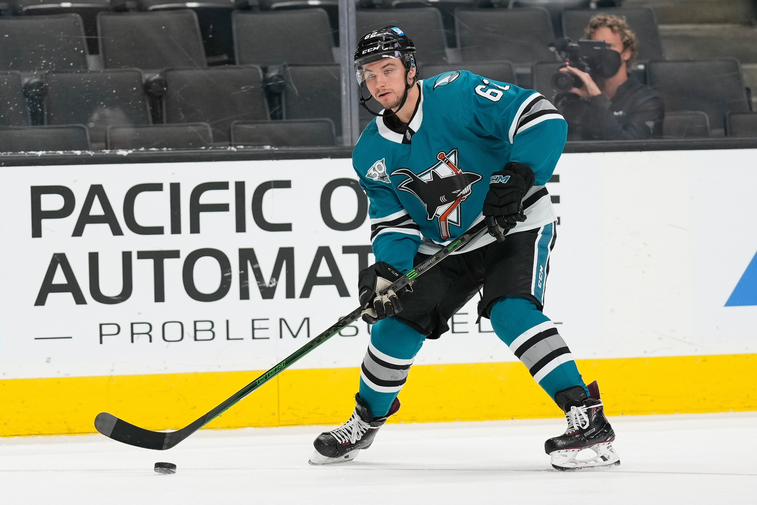 Sharks re-sign Kevin Labanc to 1-year, $1 million deal