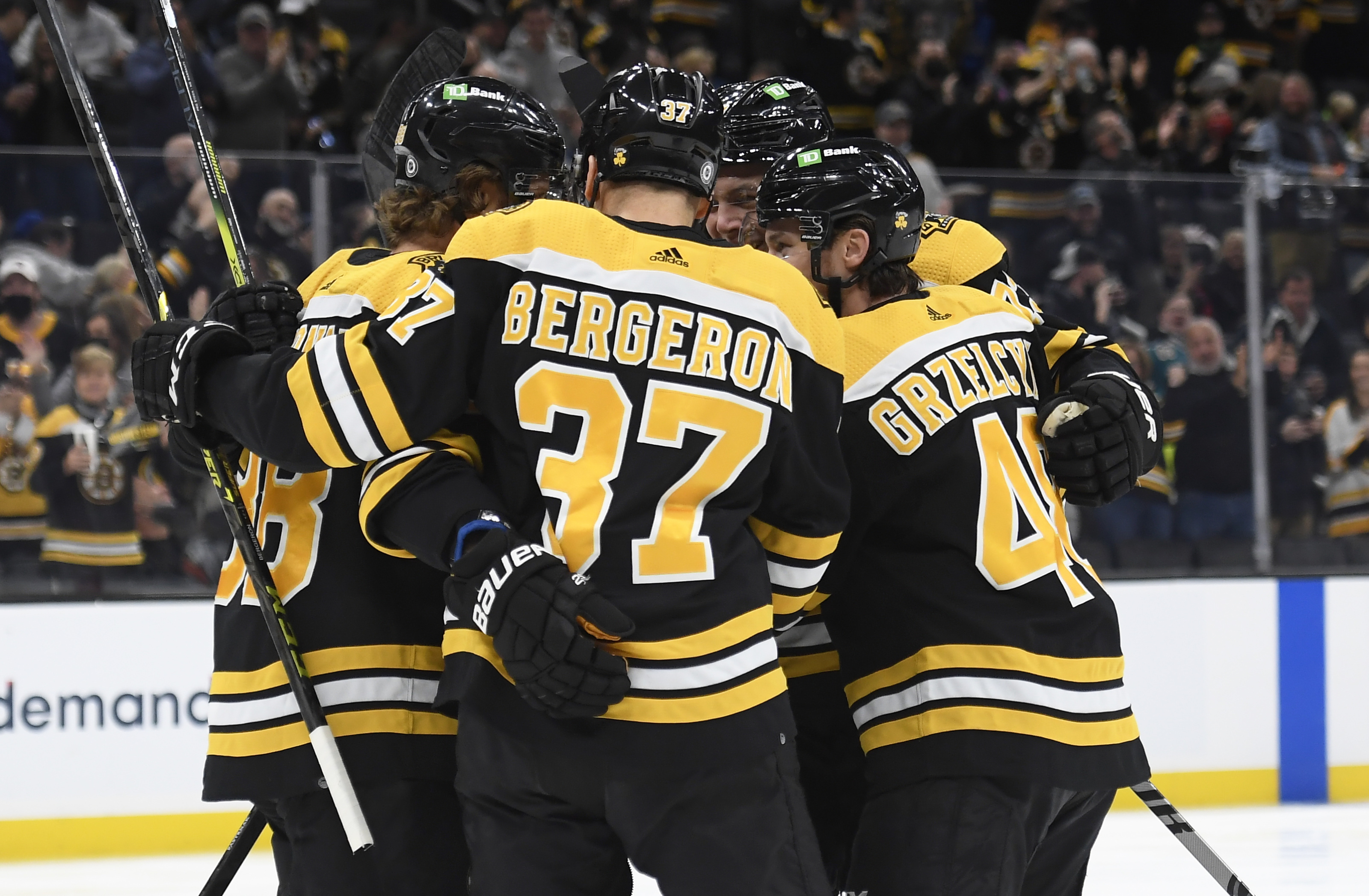 Brad Marchand stays hot even in Bruins loss