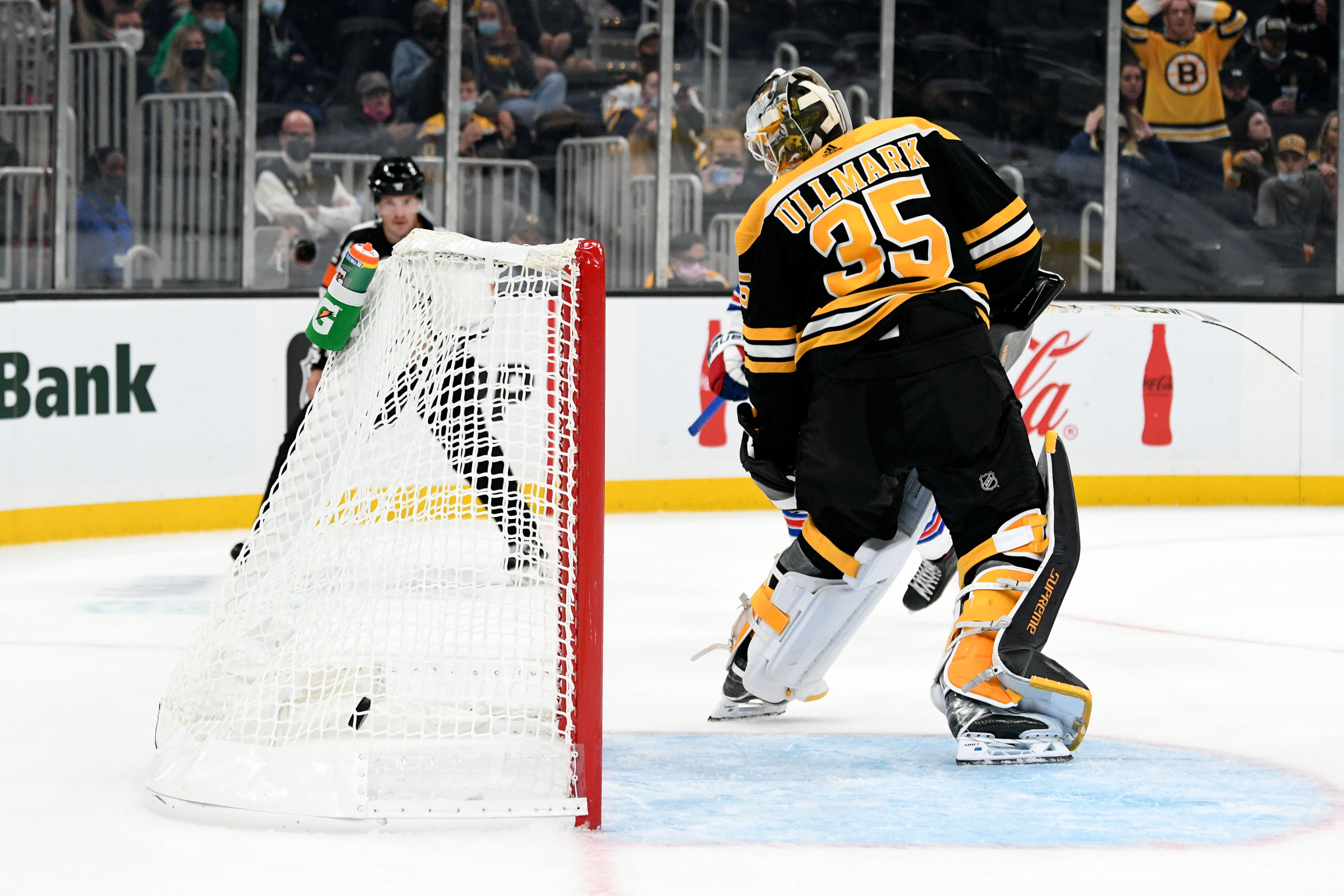 Beantown Rundown: Linus Ullmark to the bench and 2 other Bruins
