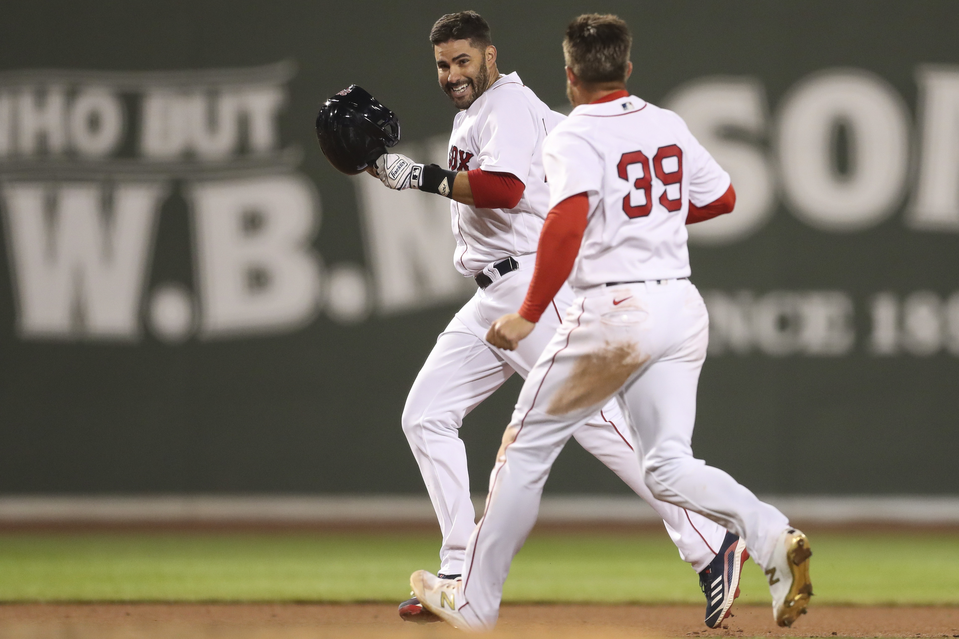 Boston Red Sox: Stellar week for J.D. Martinez and Christian Vazquez