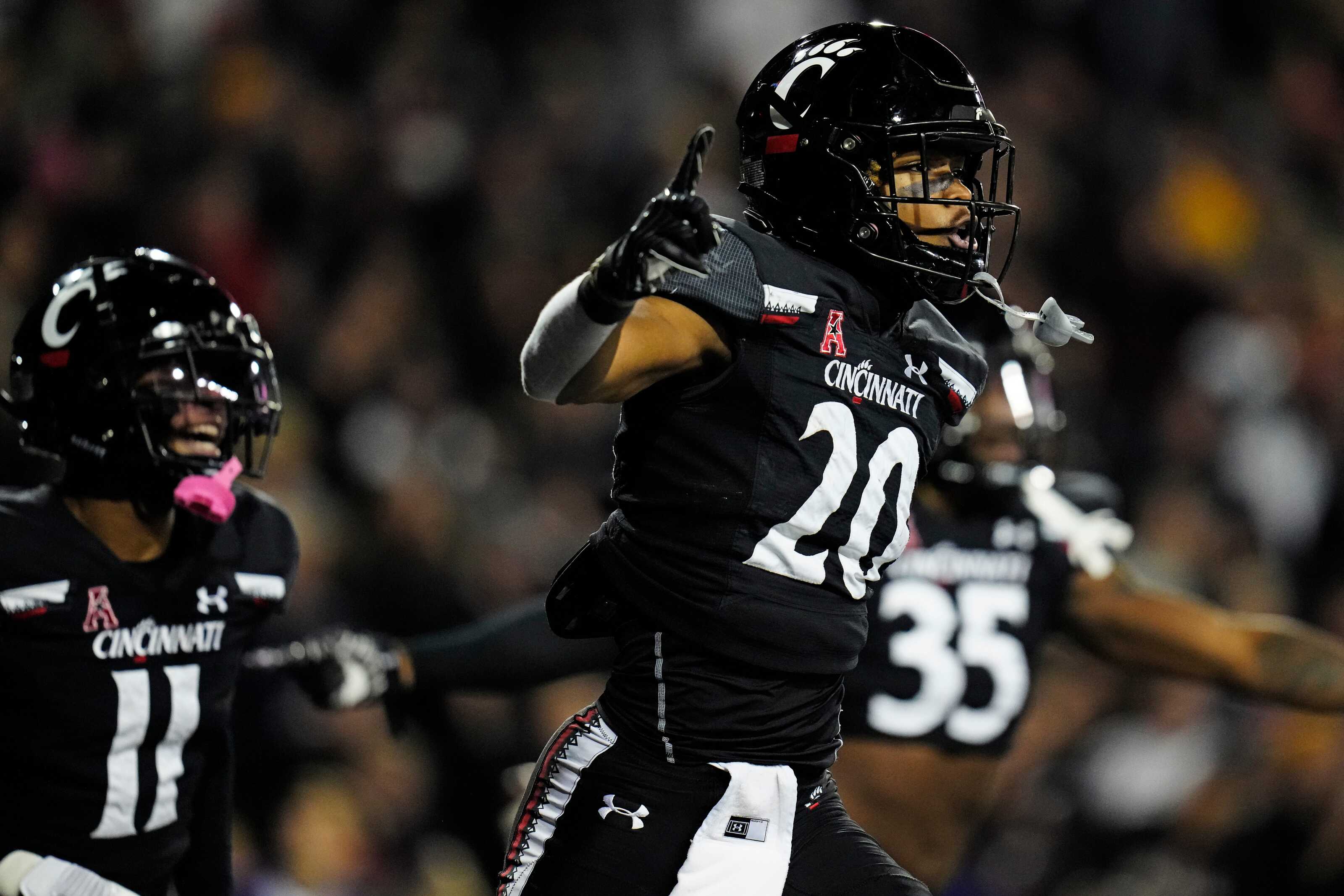 Cincinnati Football: Bearcats unveil brand new all-black uniforms ahead of  inaugural Big 12 campaign