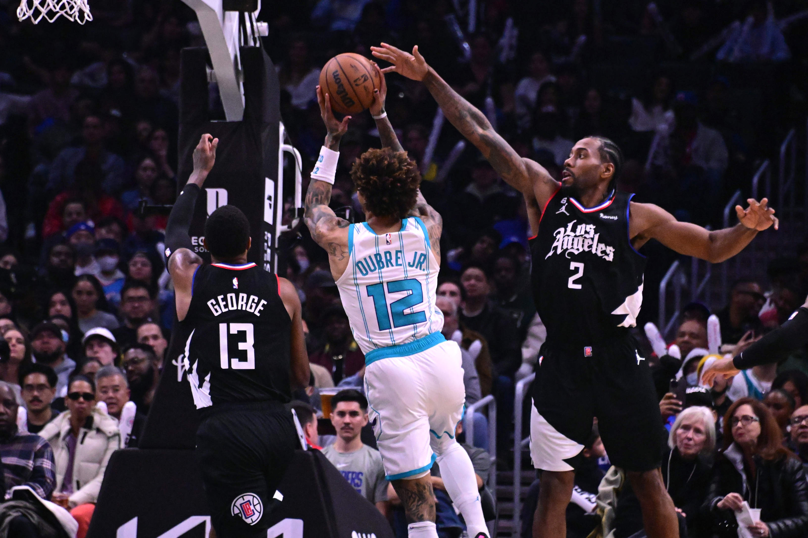 The fully healthy LA Clippers glide past the Hornets to victory