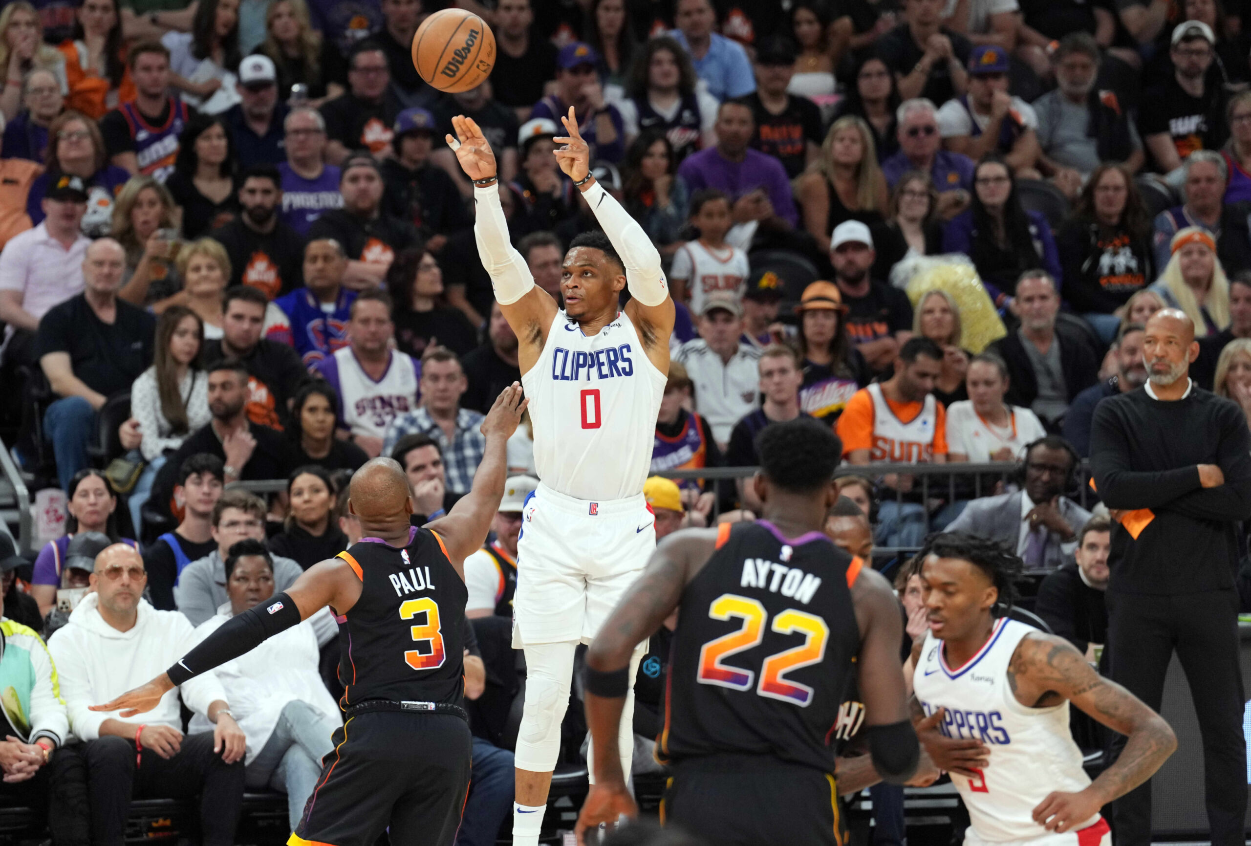 Clippers, without Kawhi and Paul George, drop Game 3 and series lead to Suns