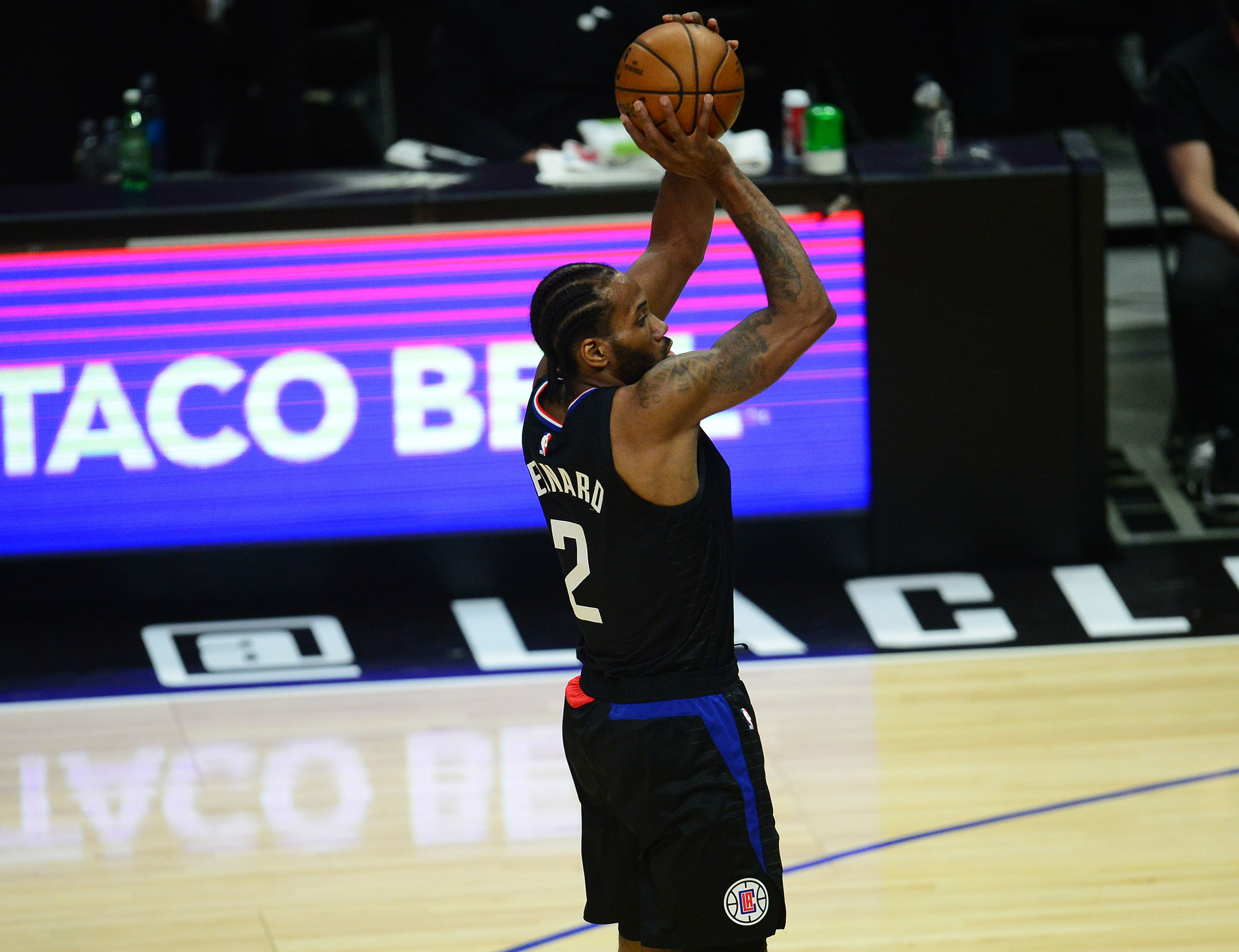 Kawhi Leonard injury update: Clippers star sidelined with leg
