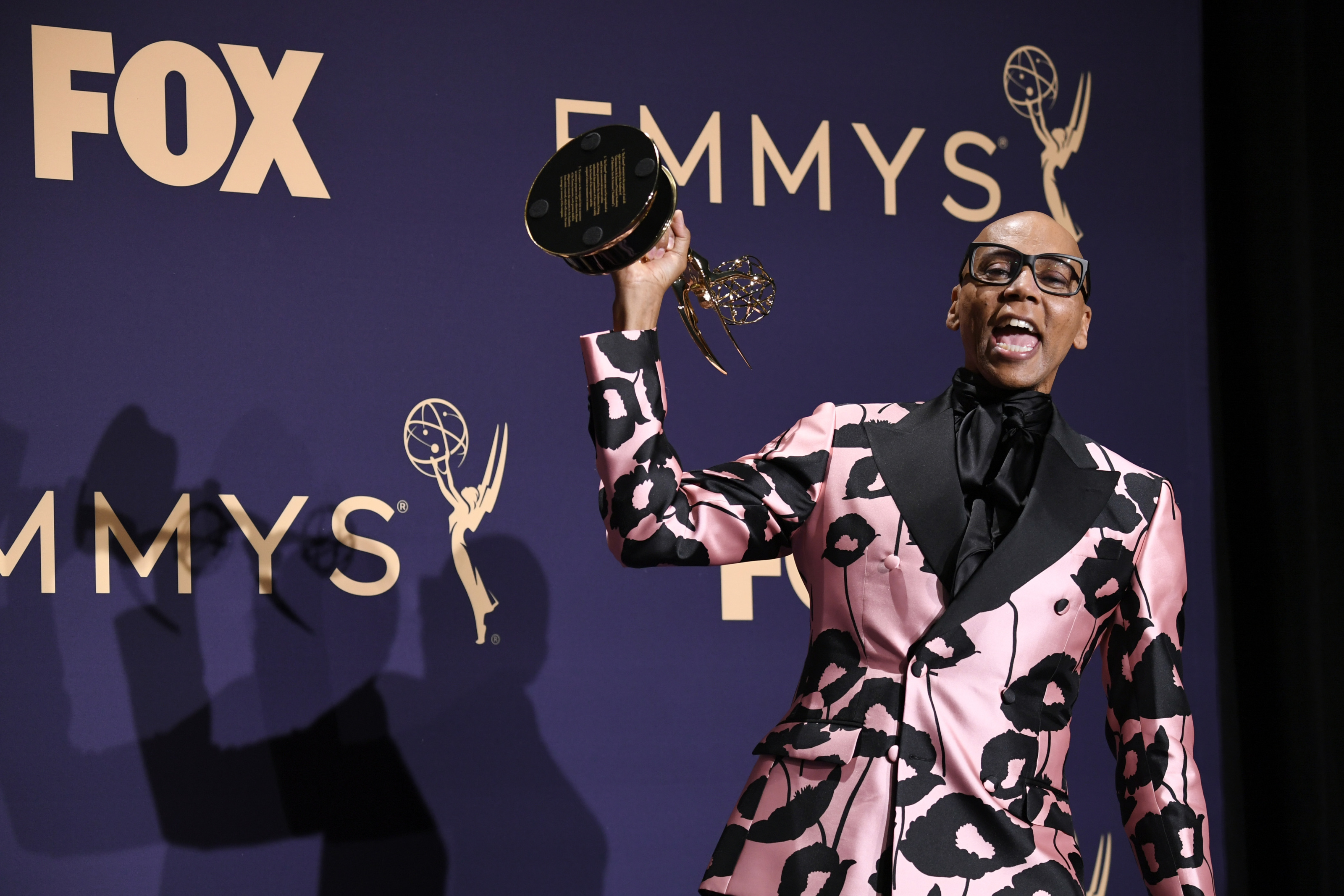 Game of Thrones' cast says goodbye on 2019 Emmy Awards purple