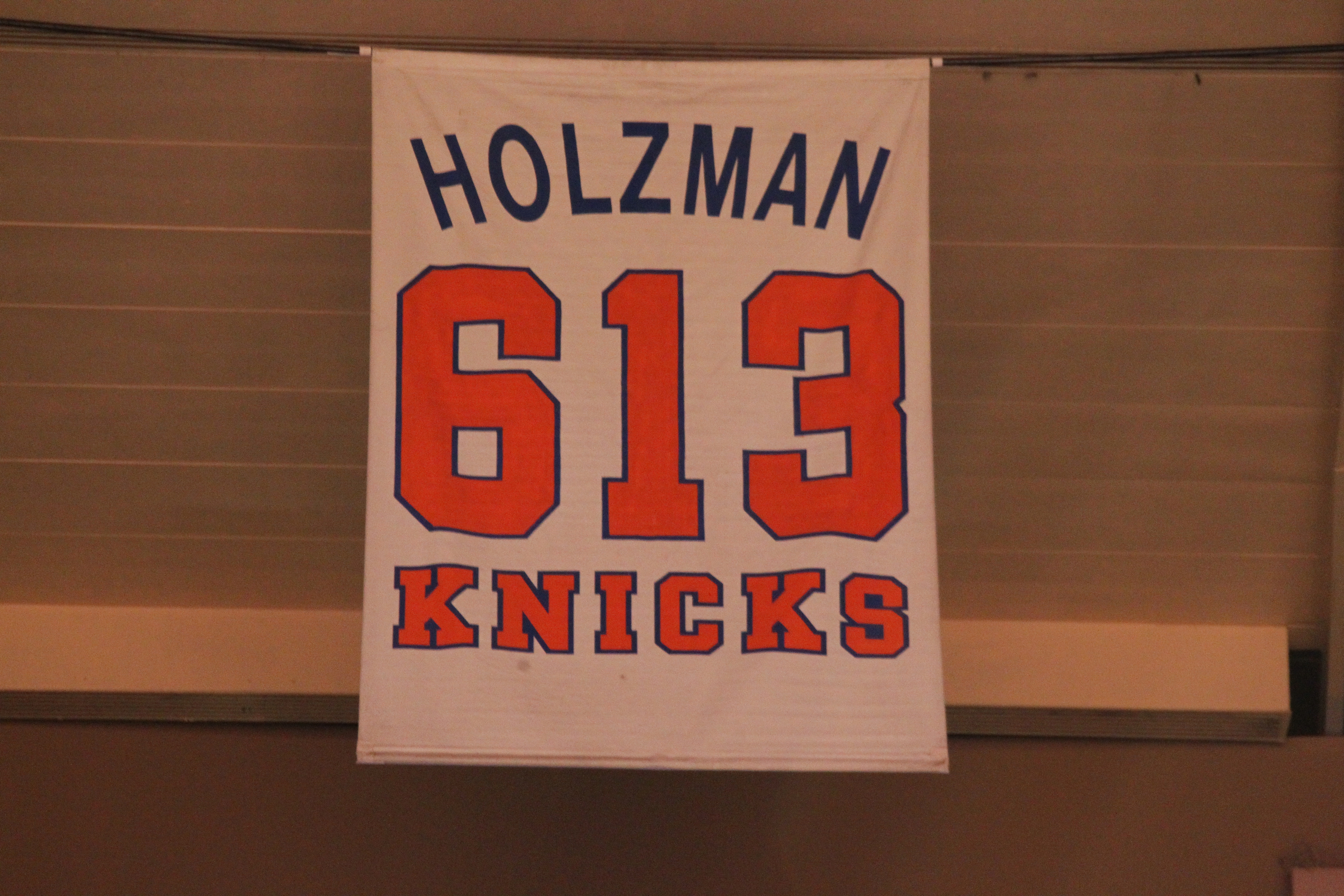 new york knicks retired jersey numbers