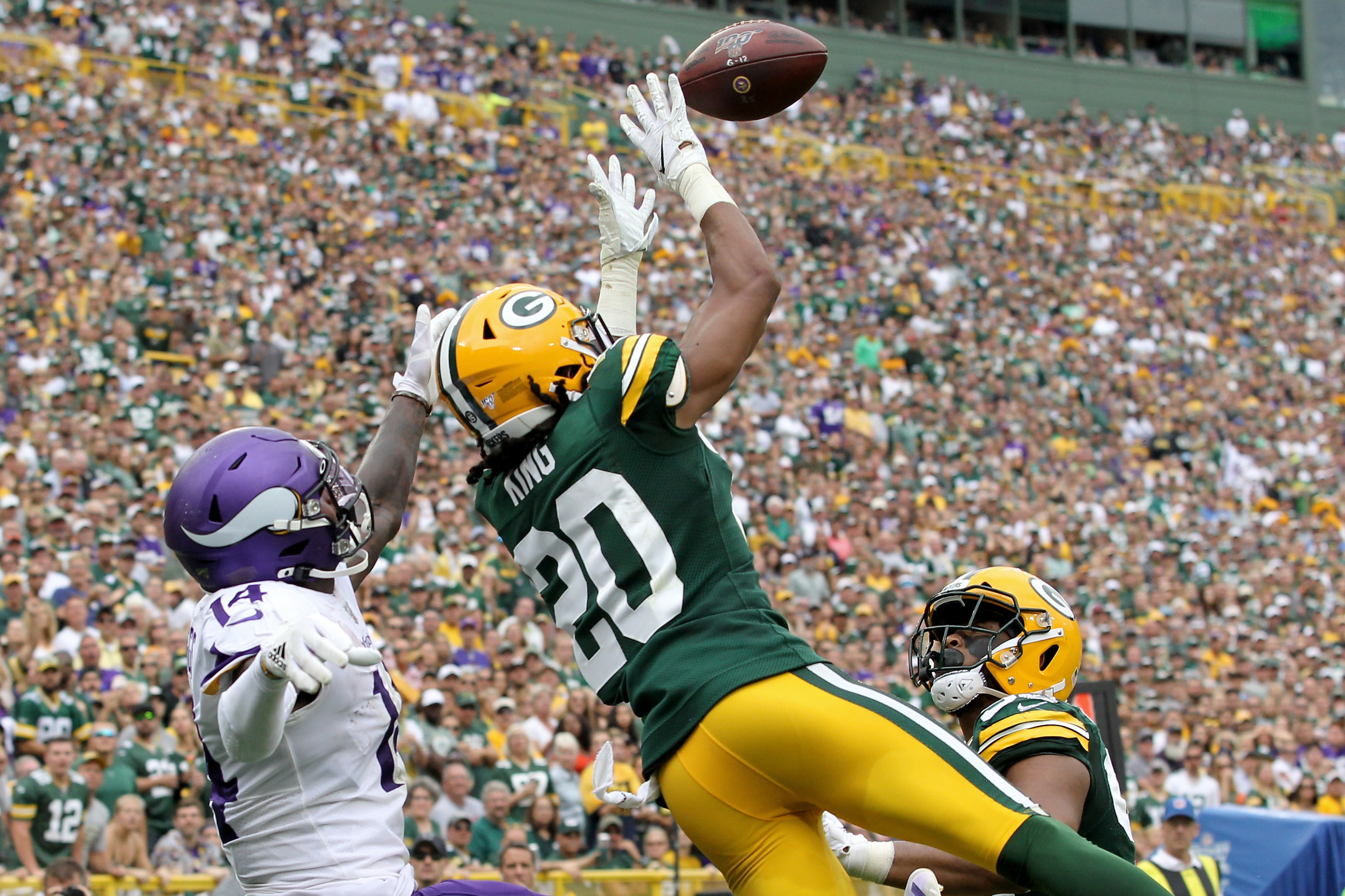 Packers Sputter to Defeat Against Vikings