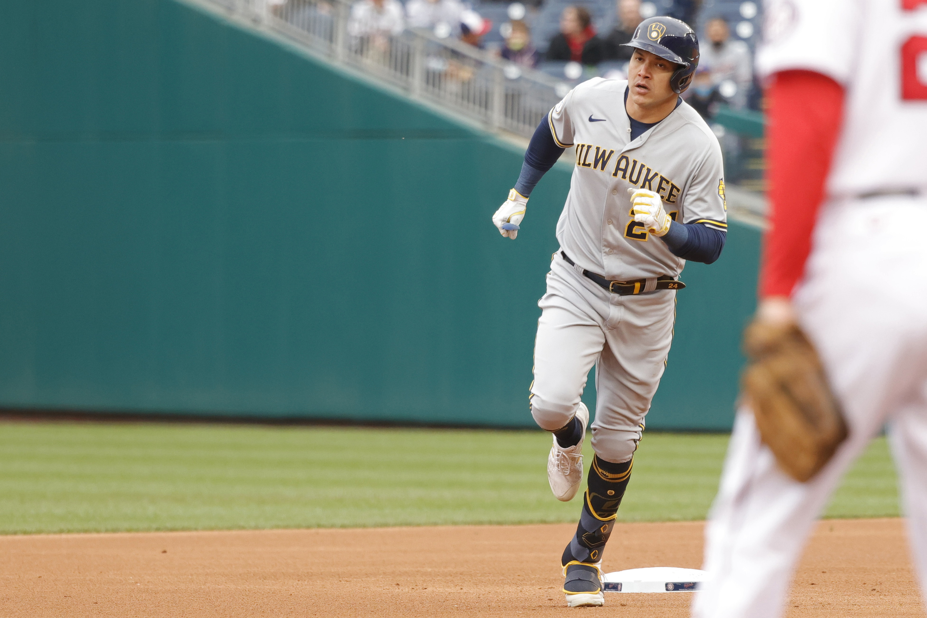 Brewers, OF Avisail Garcia agree to two year deal
