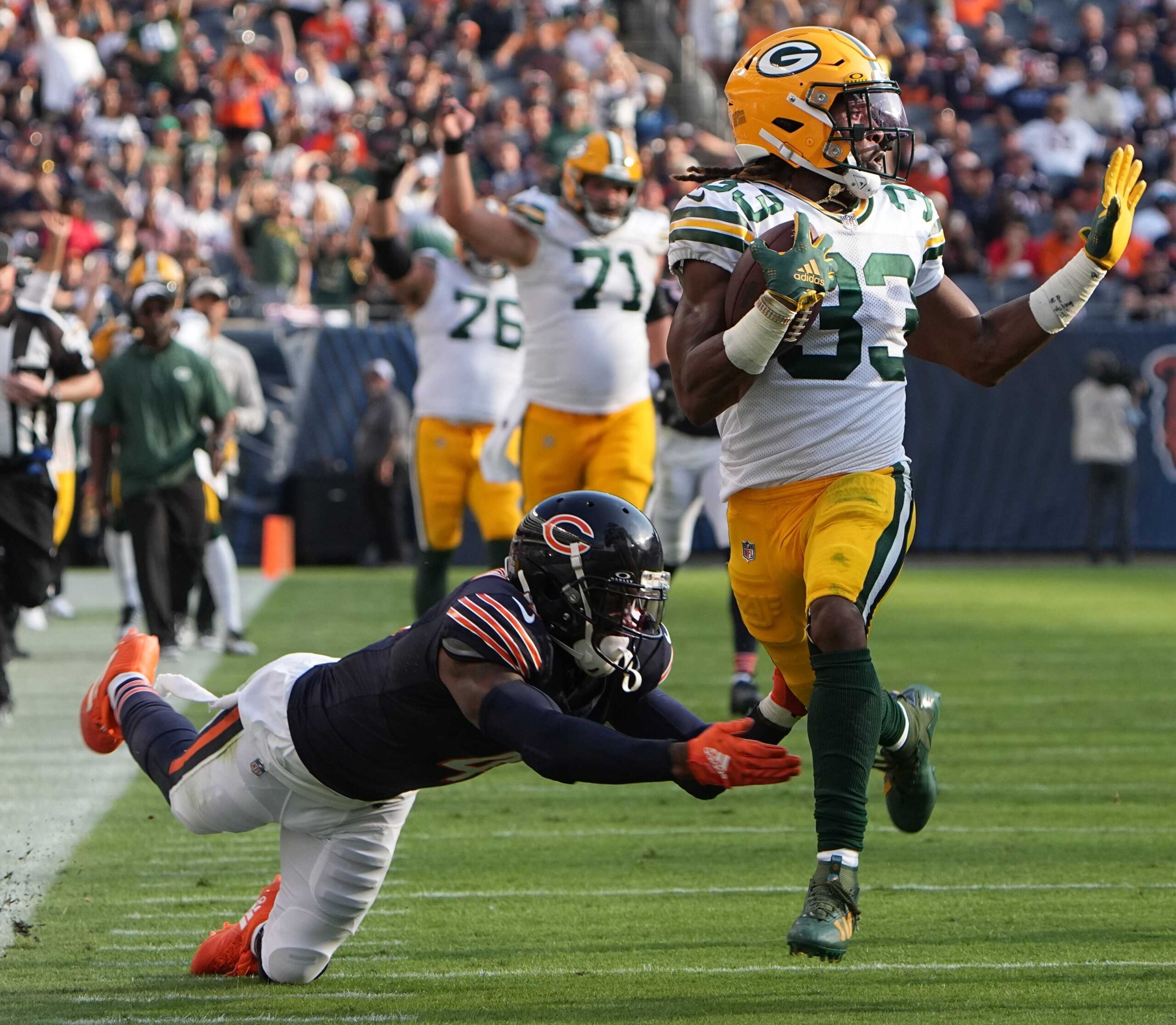 Aaron Jones scores two touchdowns in Packers season-opening win over Bears