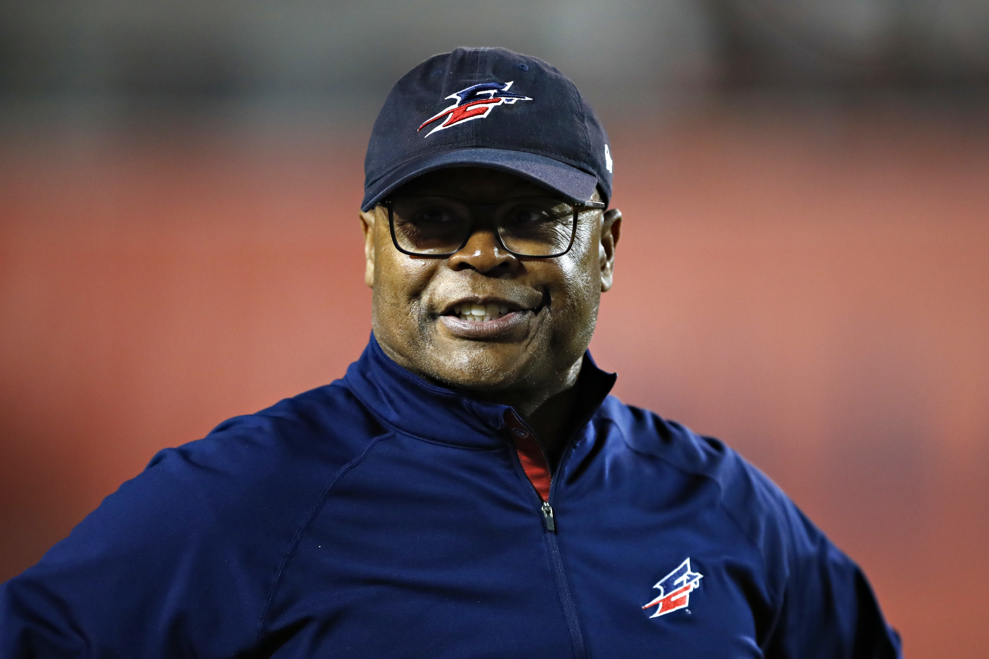 Chicago Bears: Mike Singletary a candidate for Defensive Coordinator