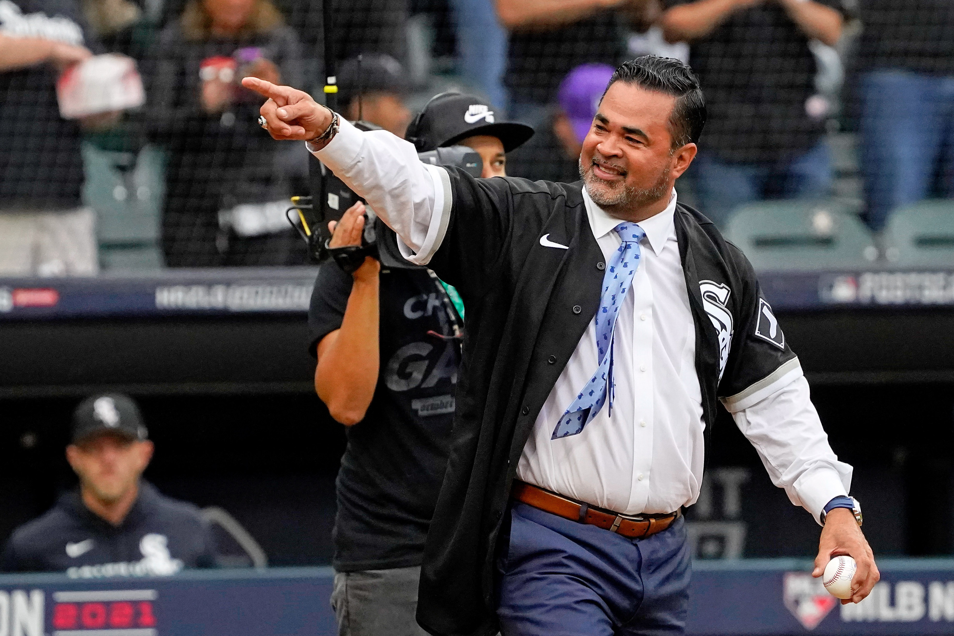 Former White Sox manager Ozzie Guillen feels disrespected