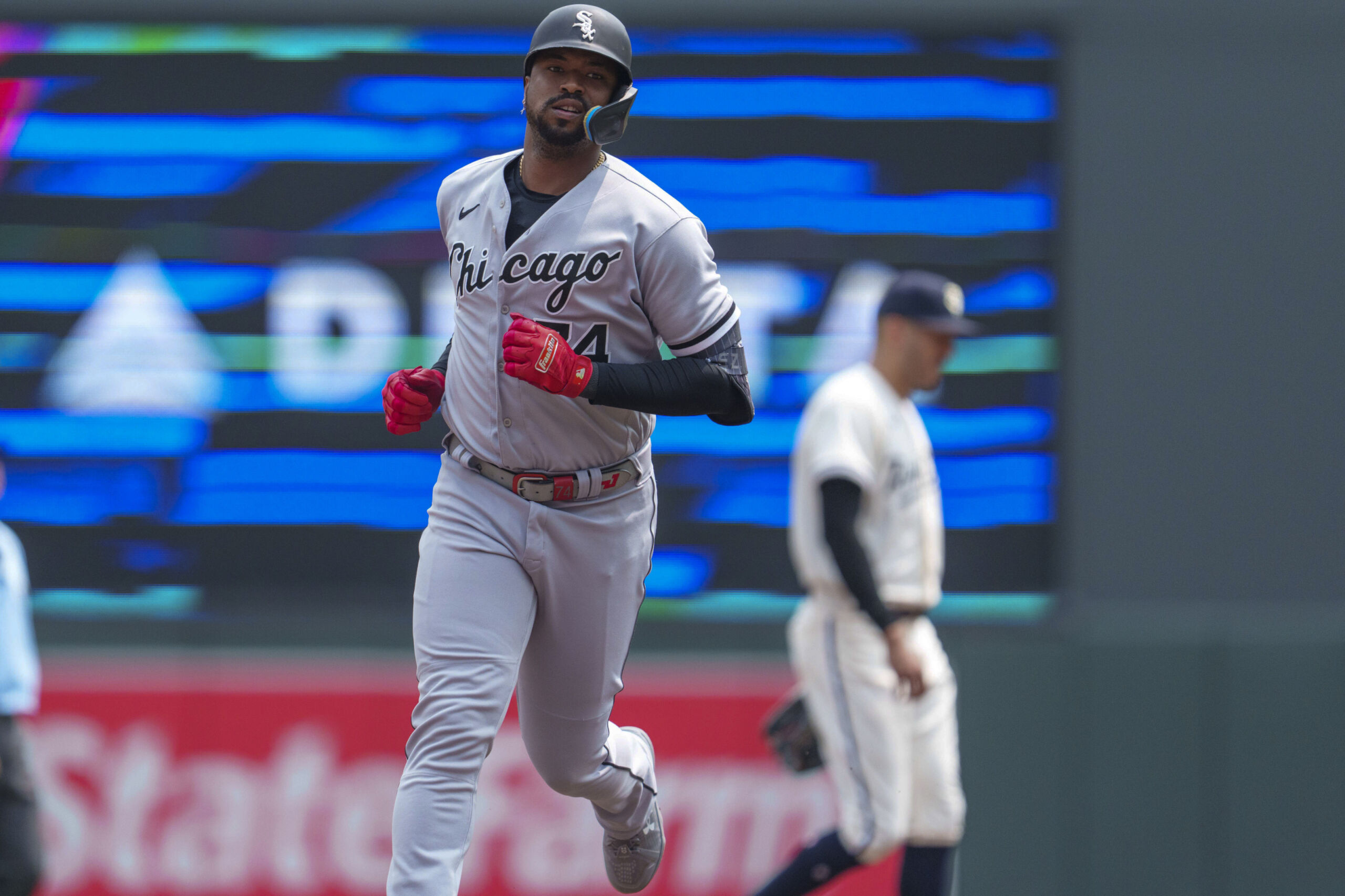 3 trades the Brewers could offer Chicago White Sox for Eloy Jimenez