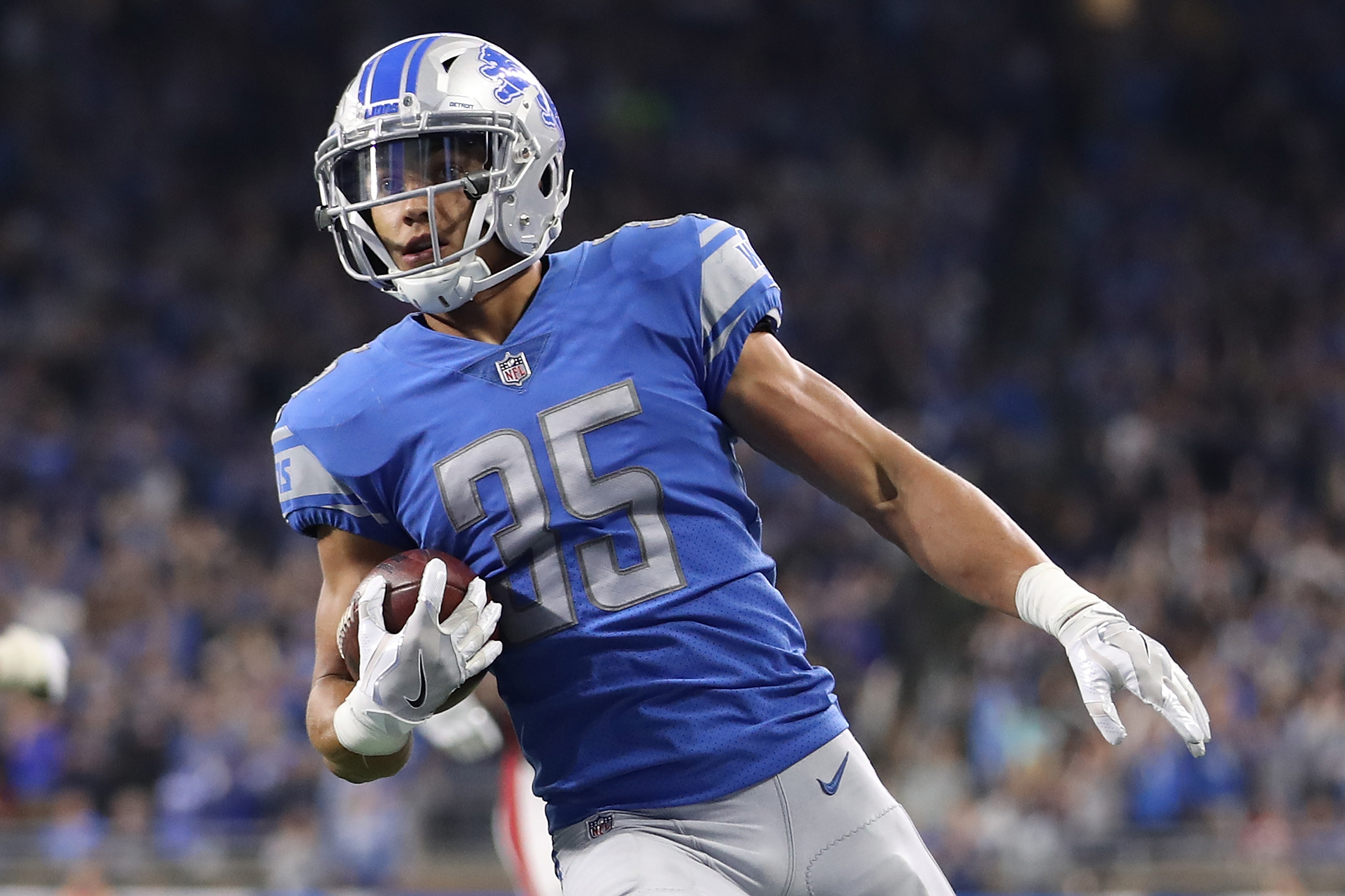 Defense leads Detroit Lions to win over Arizona in opener