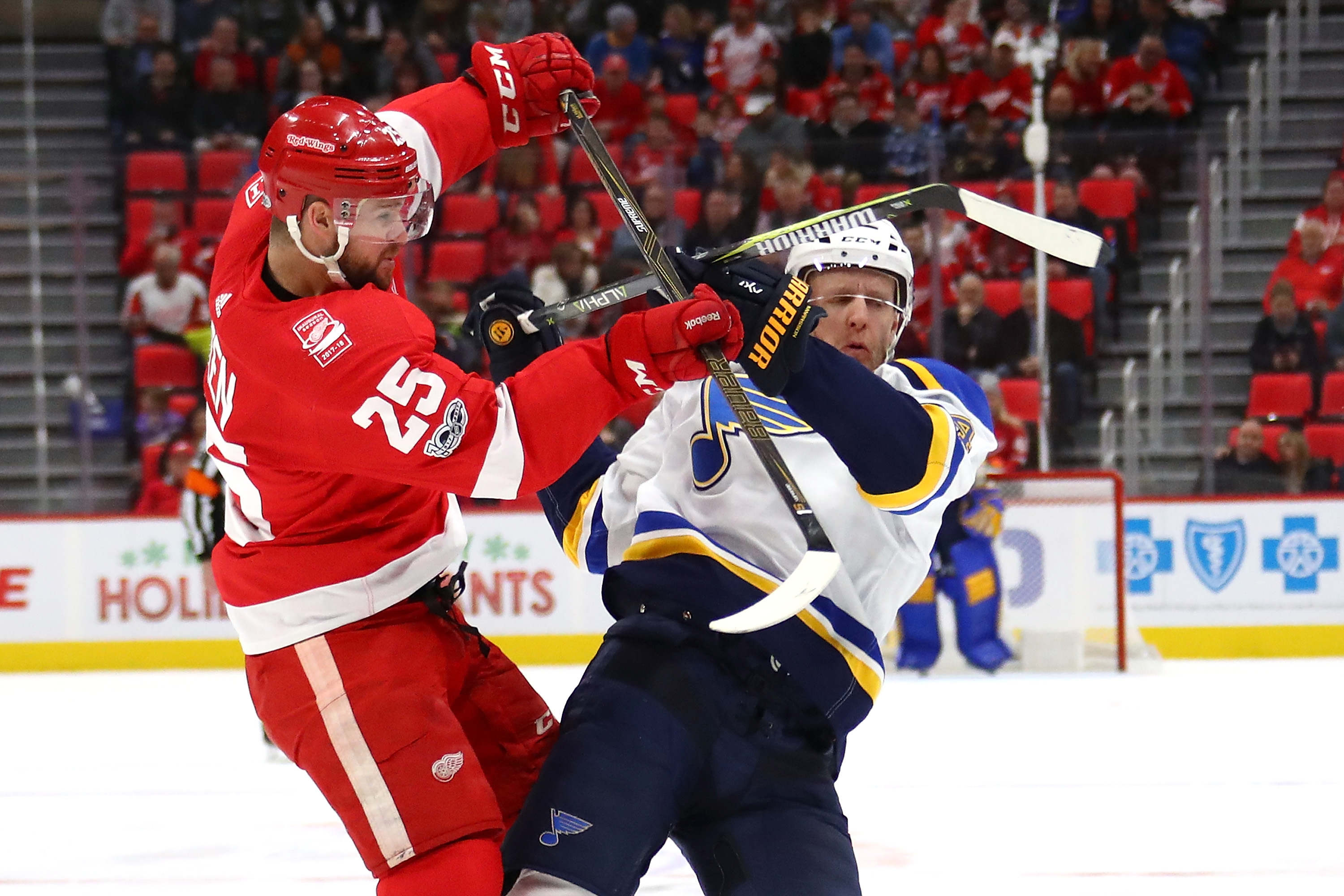 Which St. Louis Blues player also played for the Detroit Red Wings? NHL  Immaculate Grid answers for August 30